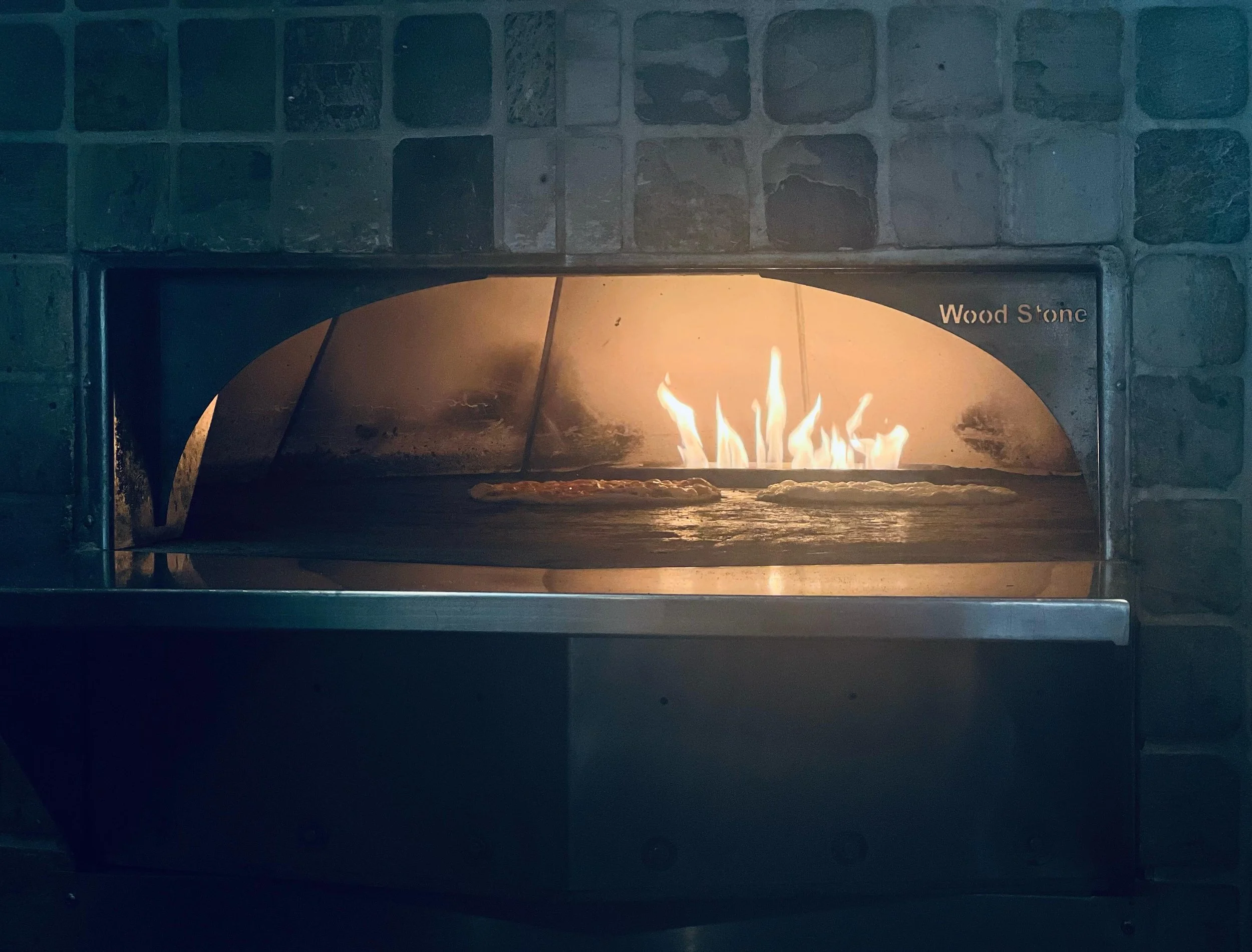 We have Pizza!! Serving until 9pm! 🙌🏼🥳🍕

#pizza #thepubonmadelineisland