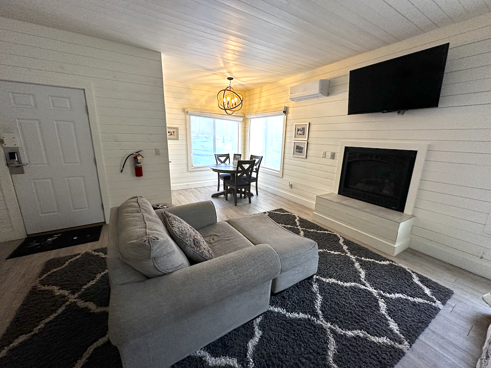 Suite towards dining.png