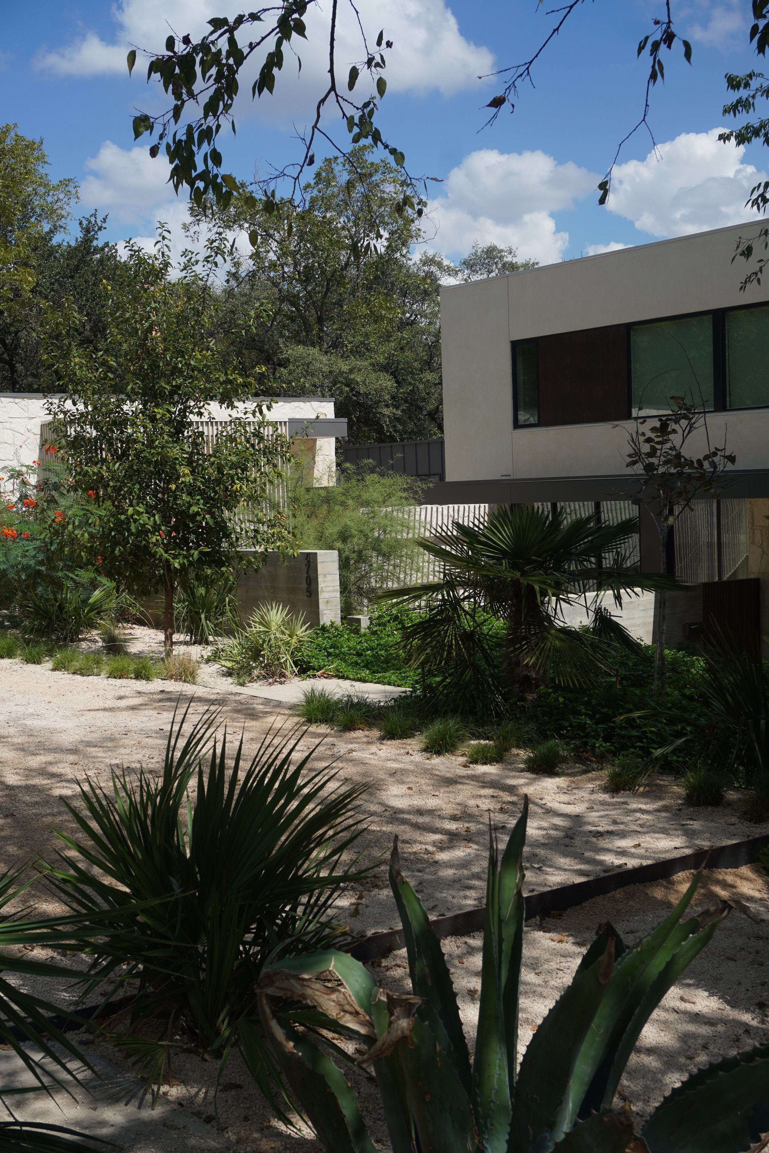 Balcones Residence