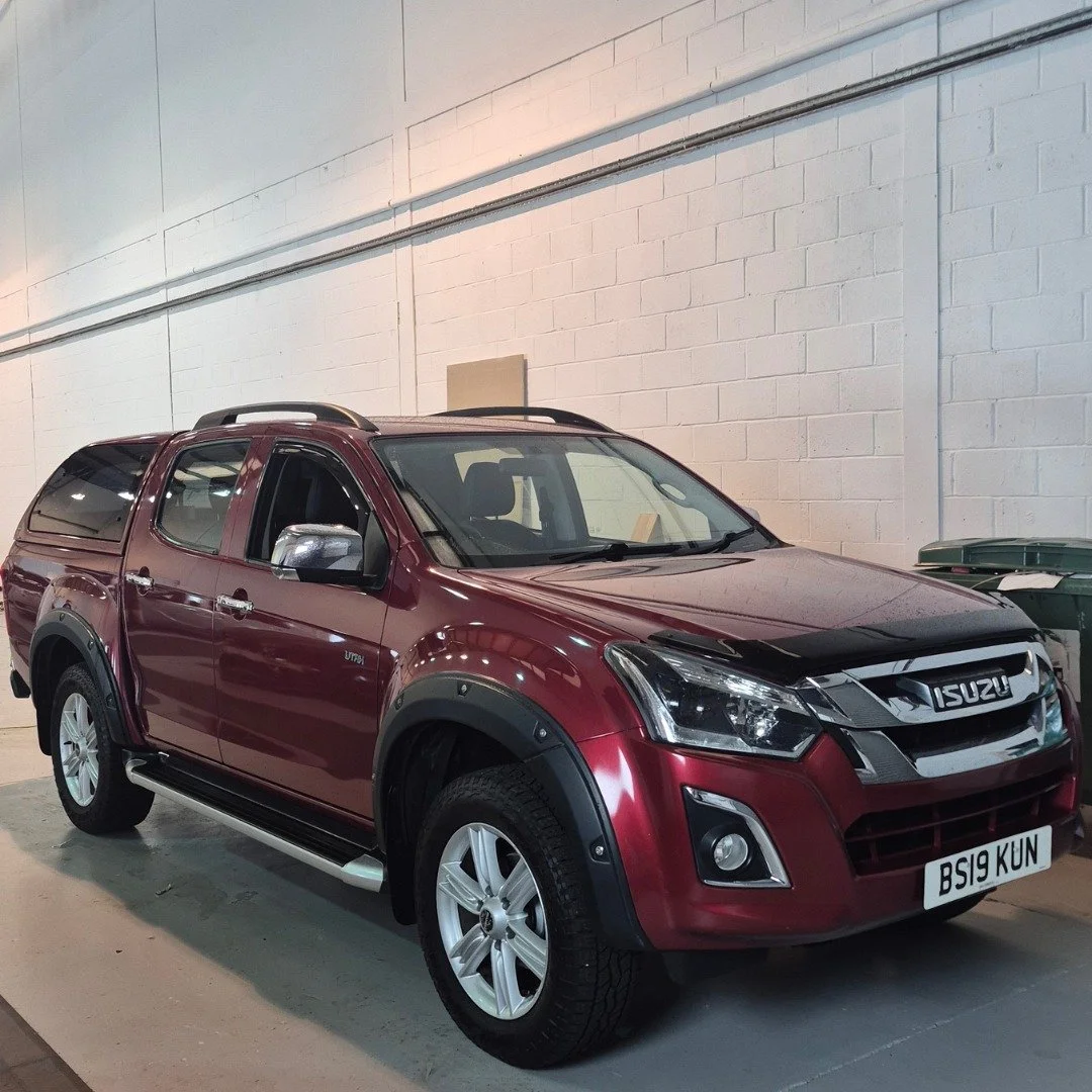 This Isuzu came in for rear tints on both the cab and the canopy, finished in a 5% limo tint all round 🔥

Total privacy, sleek finish, and that mean look that always turns heads 👌