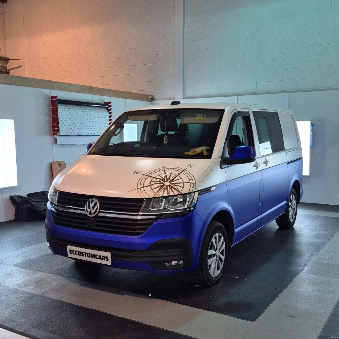 This VW Transporter came in for a full transformation &mdash; and that&rsquo;s exactly what it got 💪

We gave it a two-tone wrap with Matte White on top and VinylFrog Silk Ultramarine on the bottom, then added our Essential PPF package to protect th