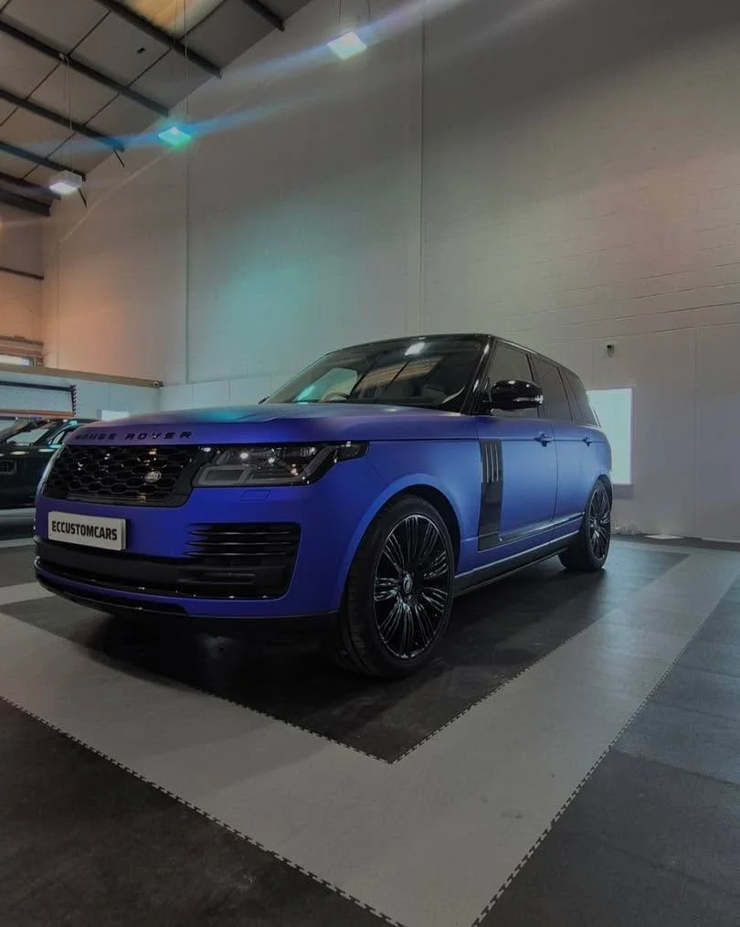 This is one of our latest full wraps &mdash; a Range Rover Vogue wrapped entirely in VinylFrog Silk Ultramarine 💙

What a choice. It brings the whole car together perfectly and completely transforms its presence on the road

We&rsquo;ve taken this V