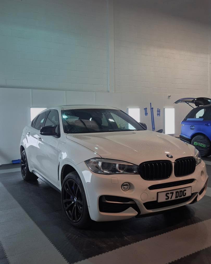 This BMW X6 came to us for some smaller wrapping details &mdash; we wrapped the side skirts and spoiler, then finished it off with a fresh M Performance decals on top 🖤

Subtle upgrades, big difference 👀🔥
