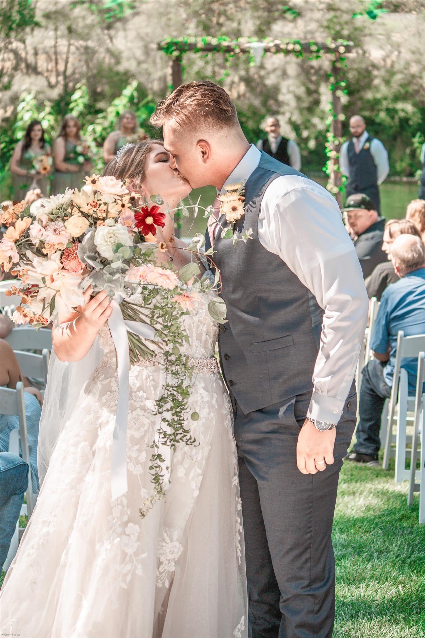 oregon-wedding-couple-forest-ceremony.jpg