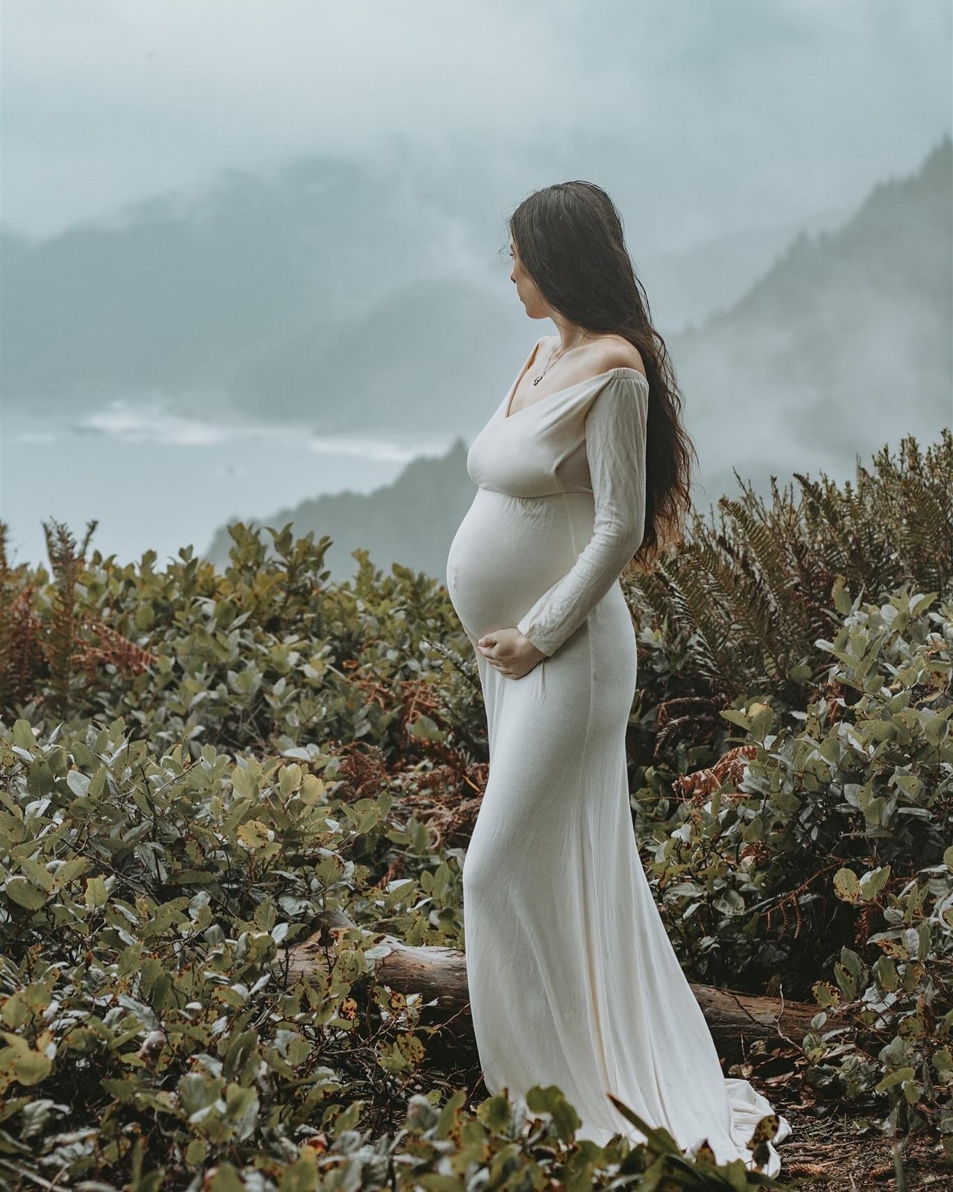 Outdoor Maternity Session in Southern Oregon | Woodlandsoul Photography