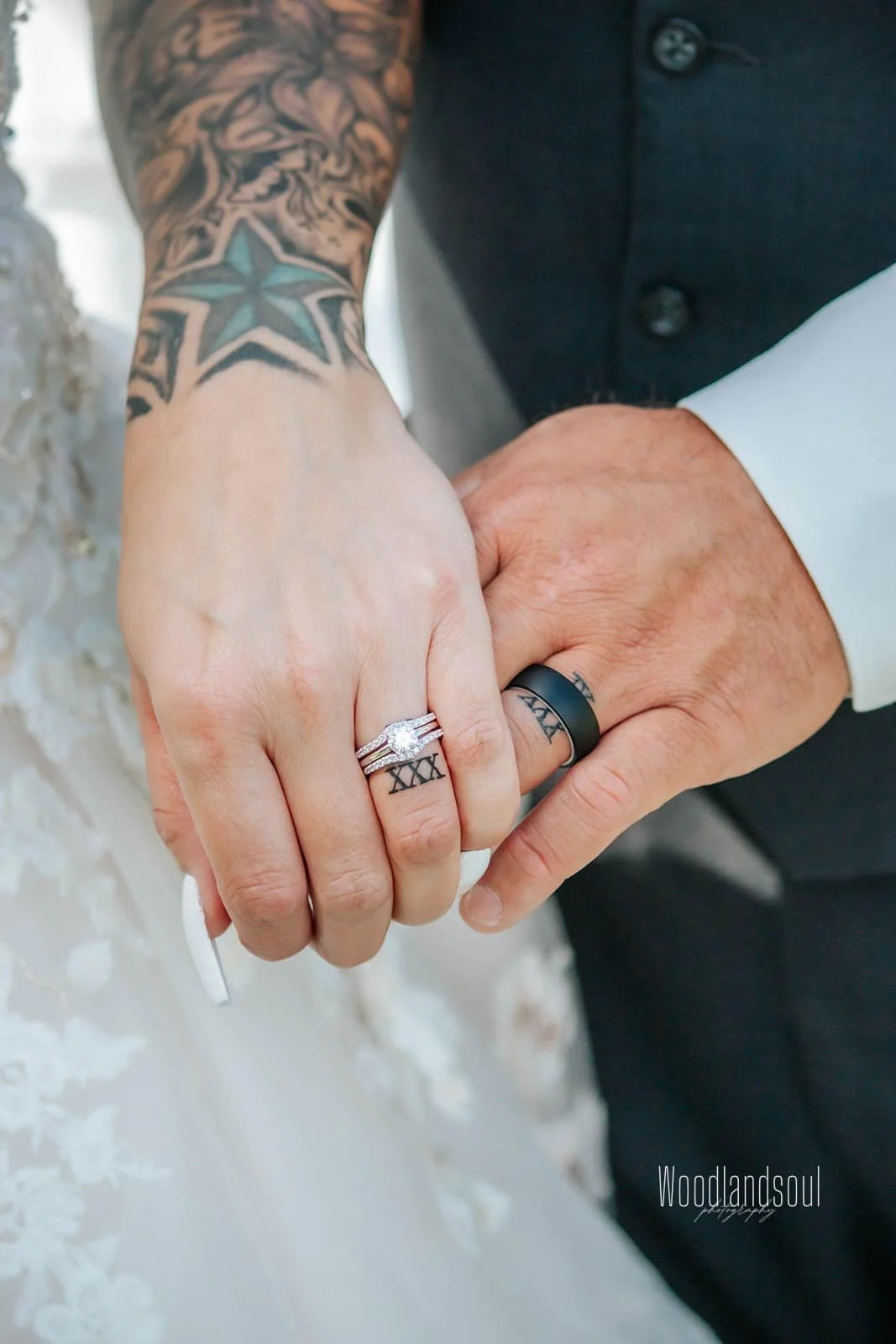 bride-groom-rings-oregon-photography.jpg