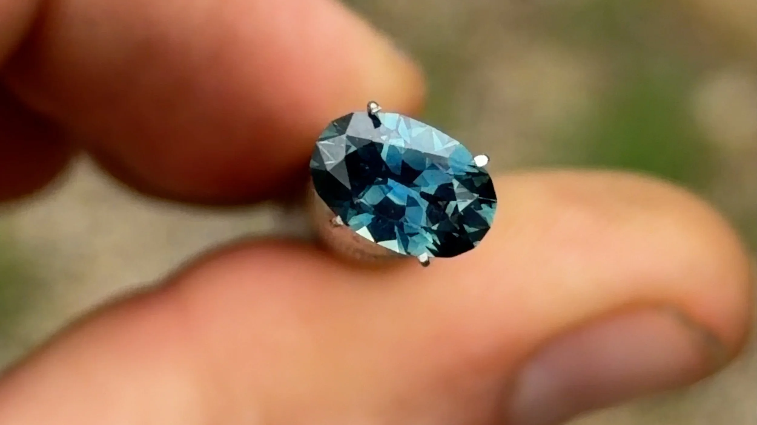 1.55 ct blue oval sapphire
