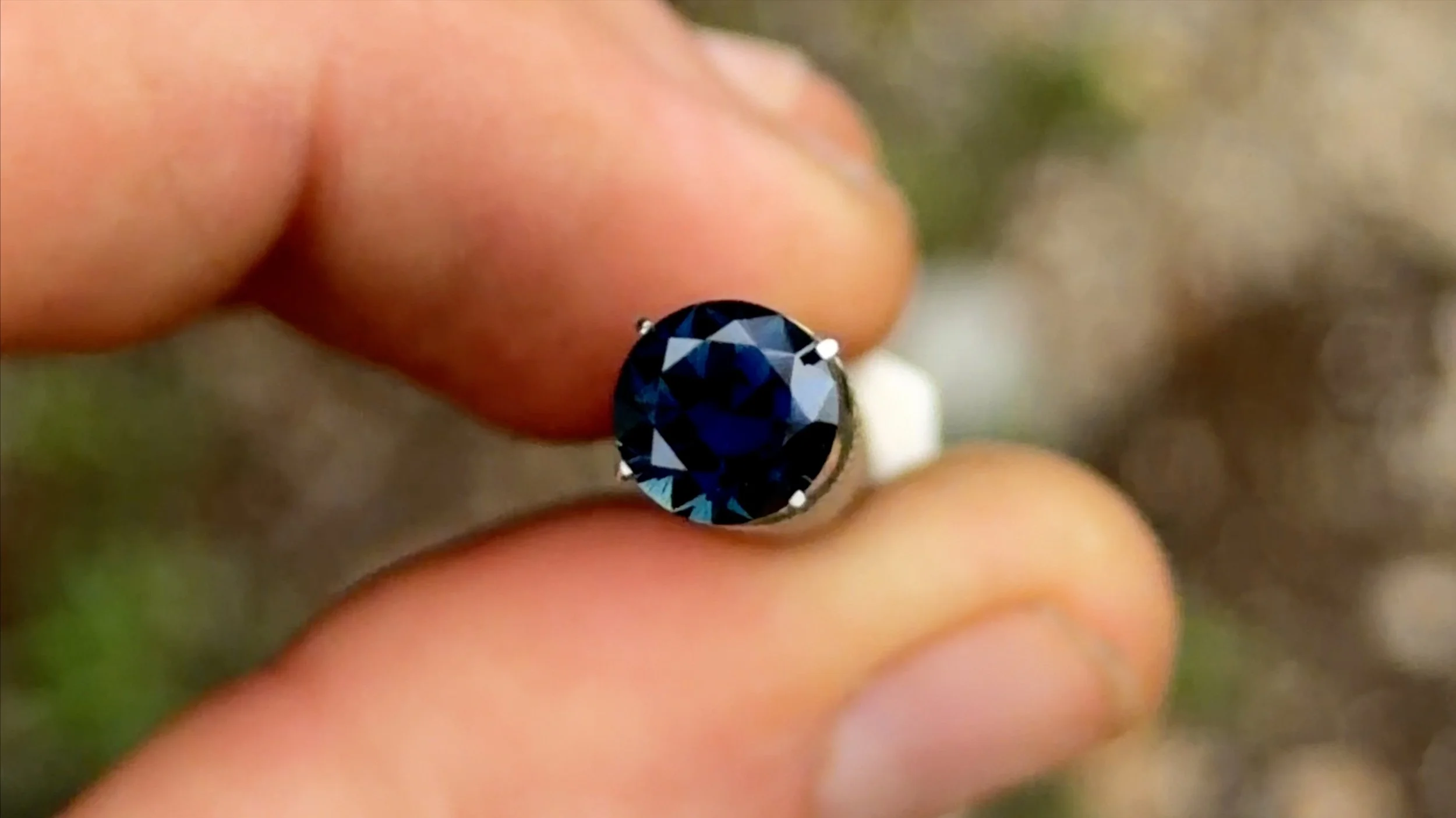 1.51 ct blue round sapphire