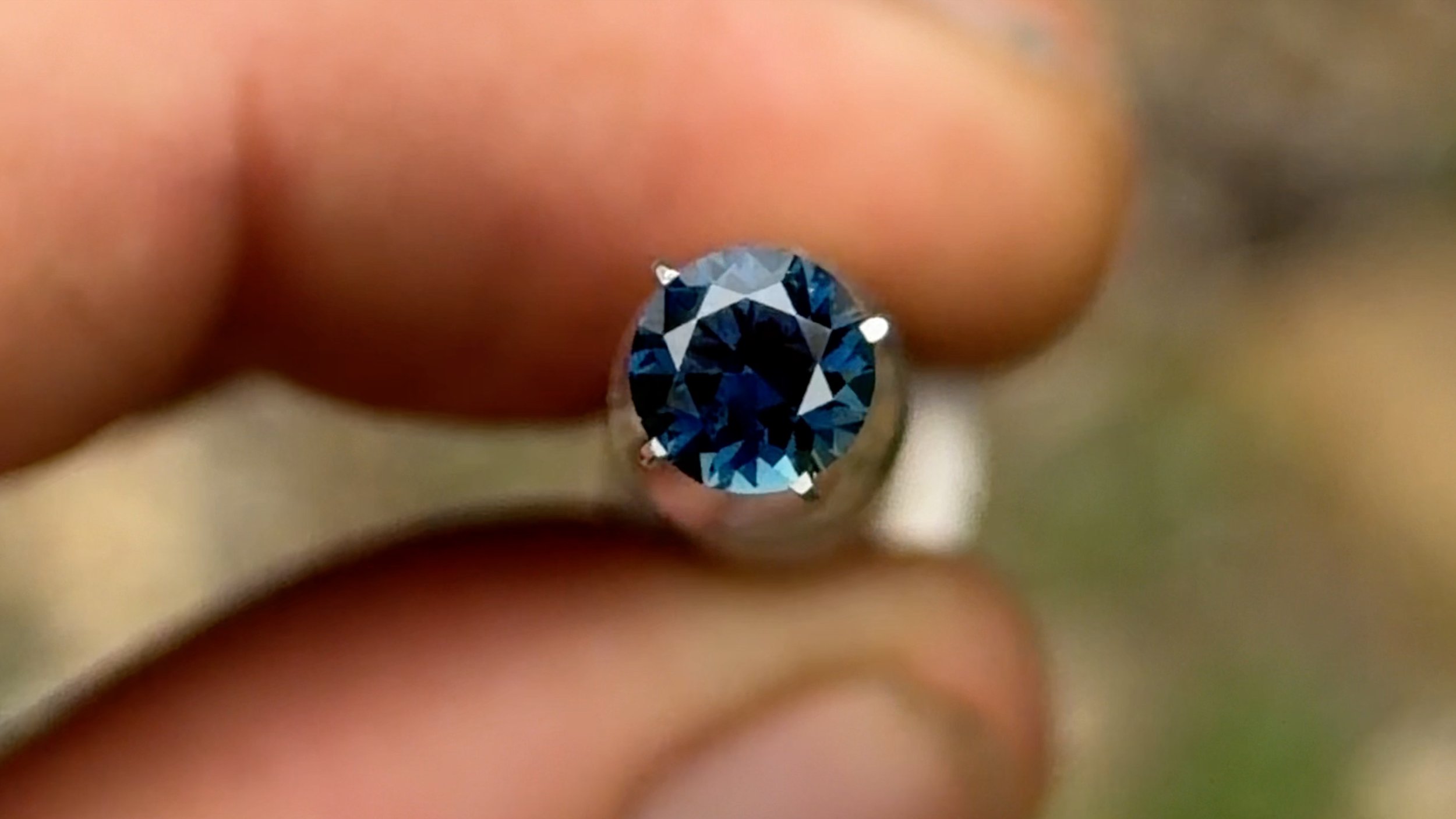 0.80 ct blue round sapphire