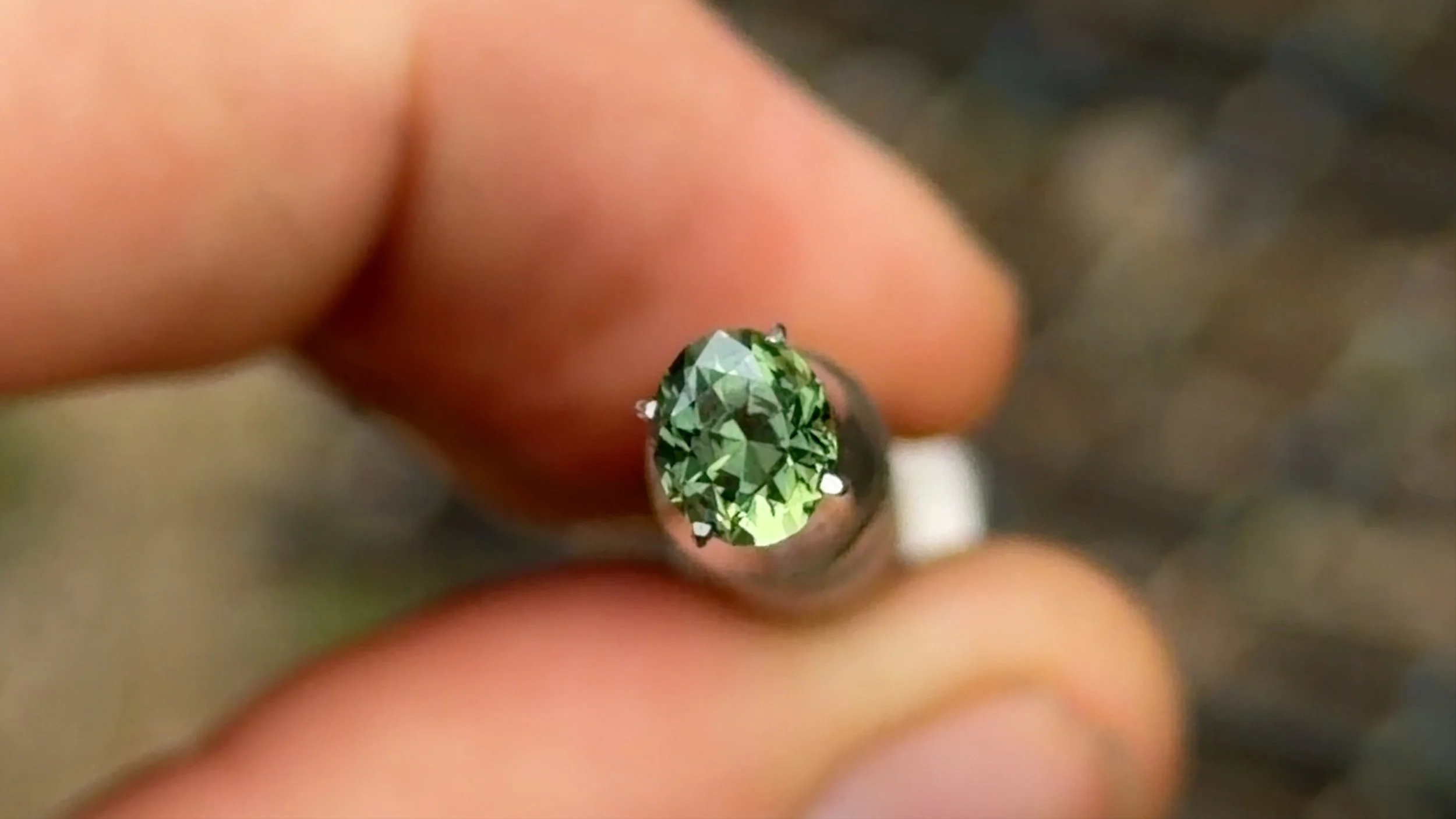 0.93 green oval cut sapphire