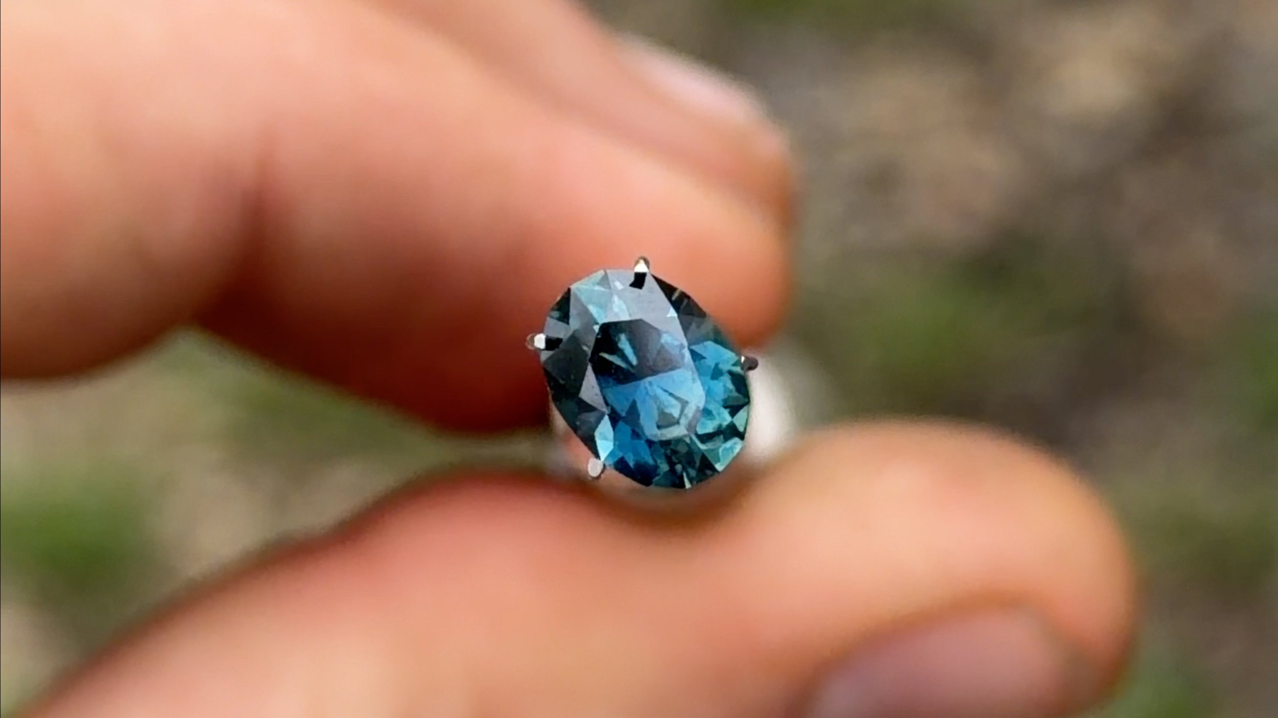 1.40 ct blue oval sapphire