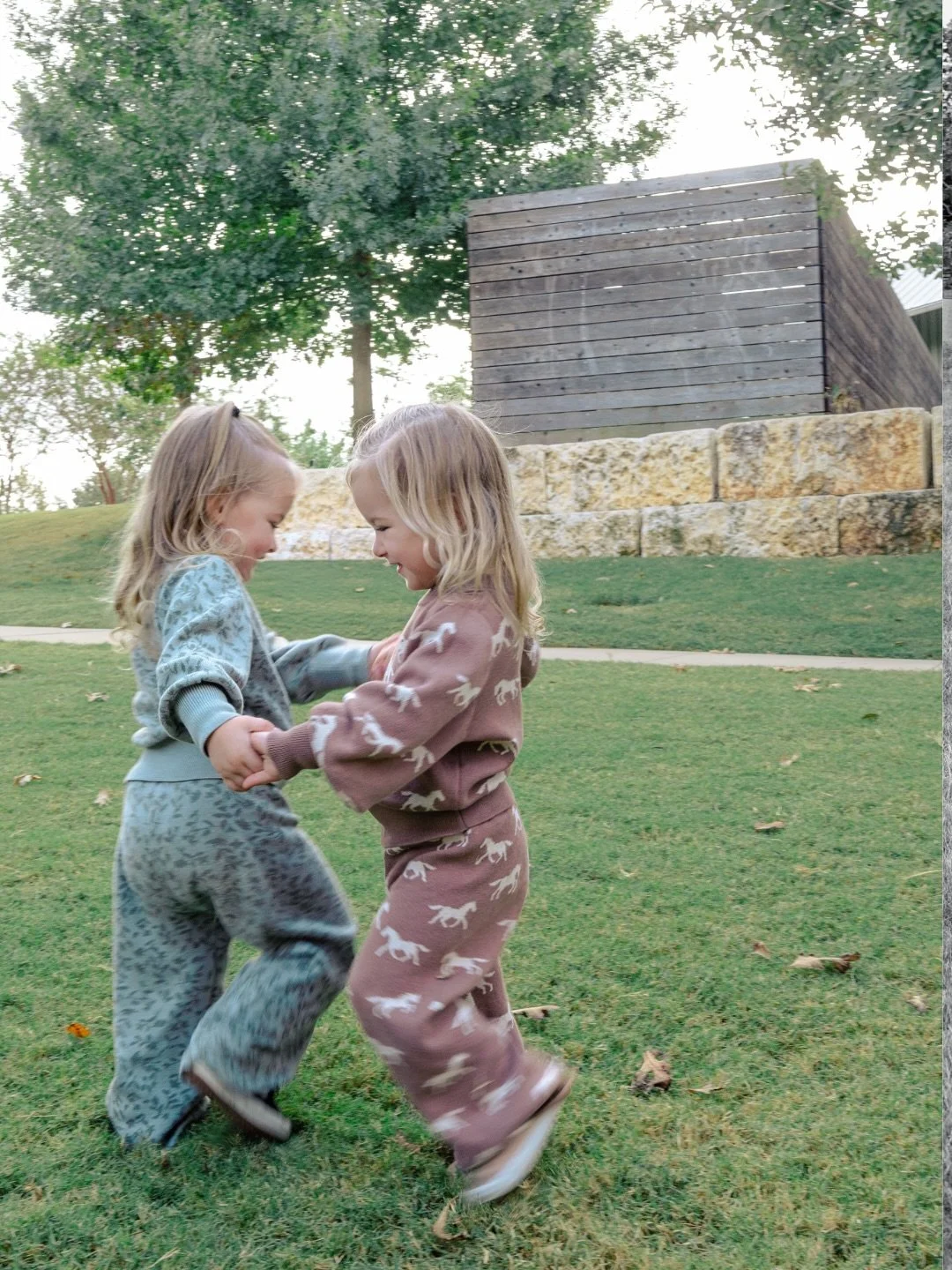 I&rsquo;m back behind the camera &mdash; capturing those beautiful, honest moments that are filled with life. The kind that linger after they&rsquo;re taken, showing up later on in your memories and making you nostalgic.

If your story&rsquo;s been w