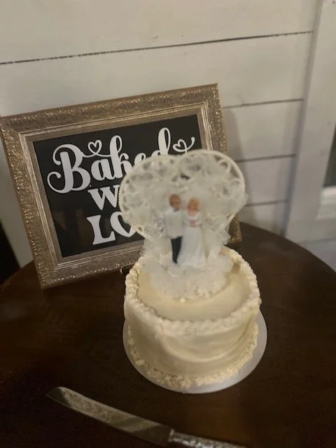 using parents wedding topper for cake.jpeg