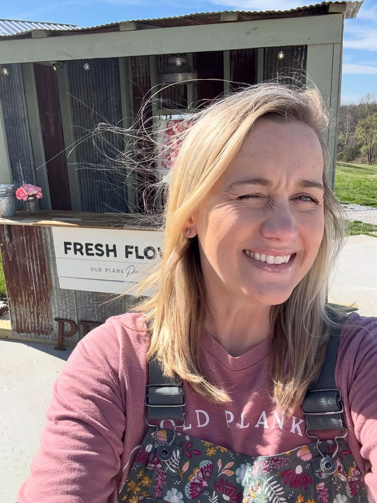 Imma need to windproof this thing! Lots of updates going on with the flower stand. It&rsquo;s like a mini she shed! 

Also the Sarah B&rsquo;s are looking great!

And finally found the thing that probably zapped all my buds last year - green stink bu