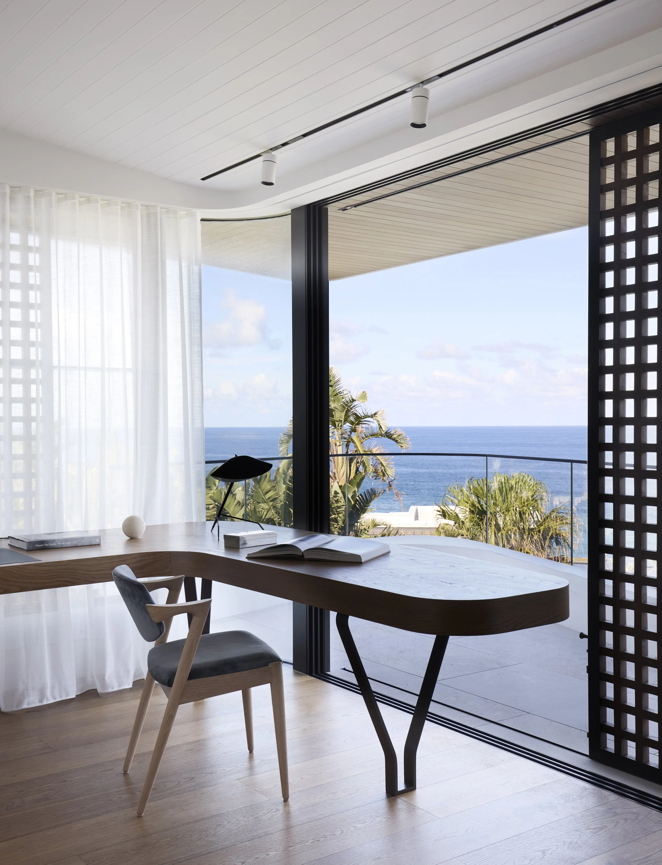 LRA-Harlowe plc4161 1.jpg