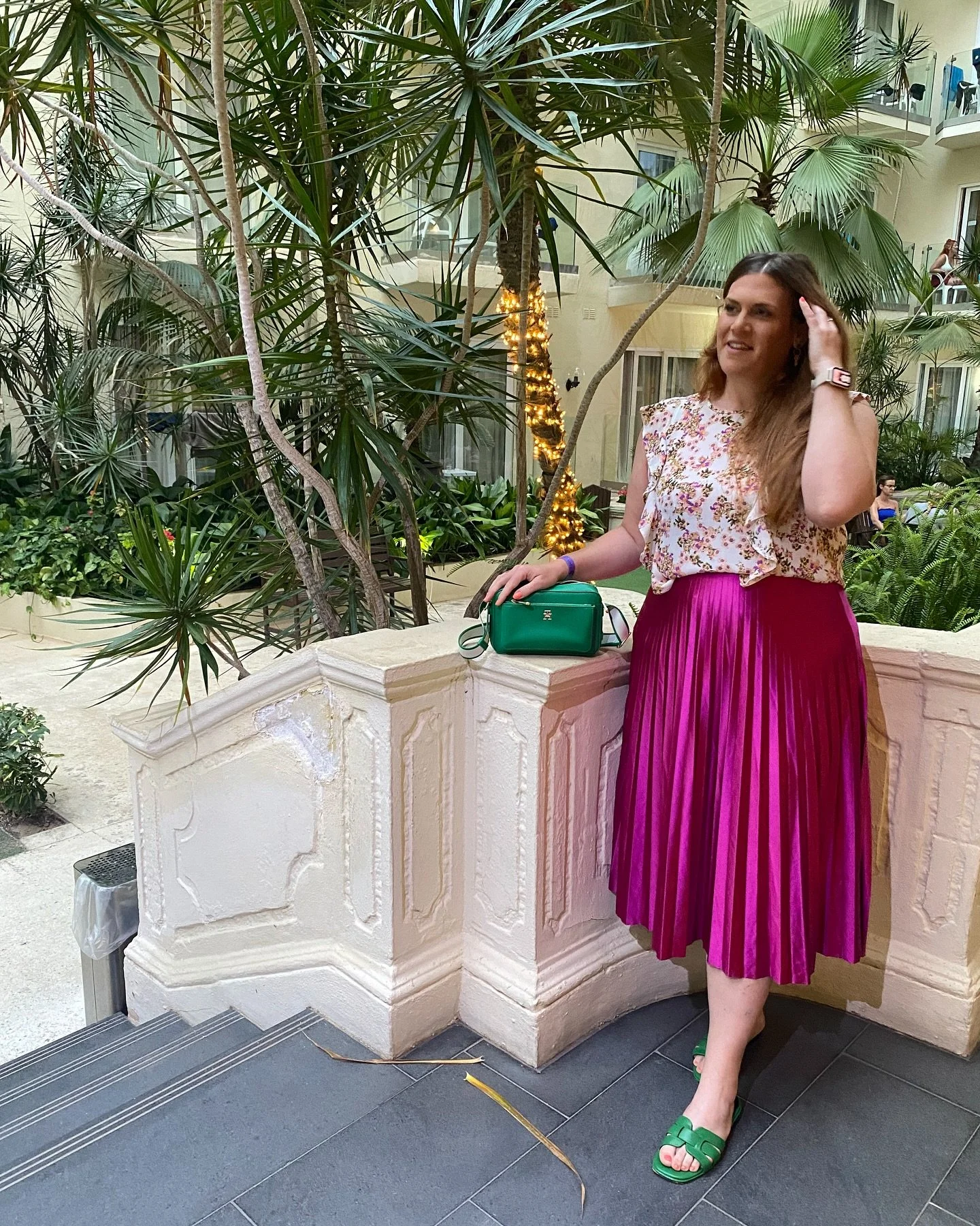 👠👜 5 Looks – 1 Paar Schuhe & 1 Tasche
Ihr kennt sie vielleicht noch aus meiner Stuttgarter Shopping Queen-Folge: Die Schuhe von @marco_tozzi_official und die Tasche von @tommyhilfiger 💃🛍️
Jetzt hab ich 5 ganz neue Looks mit diesen Tei