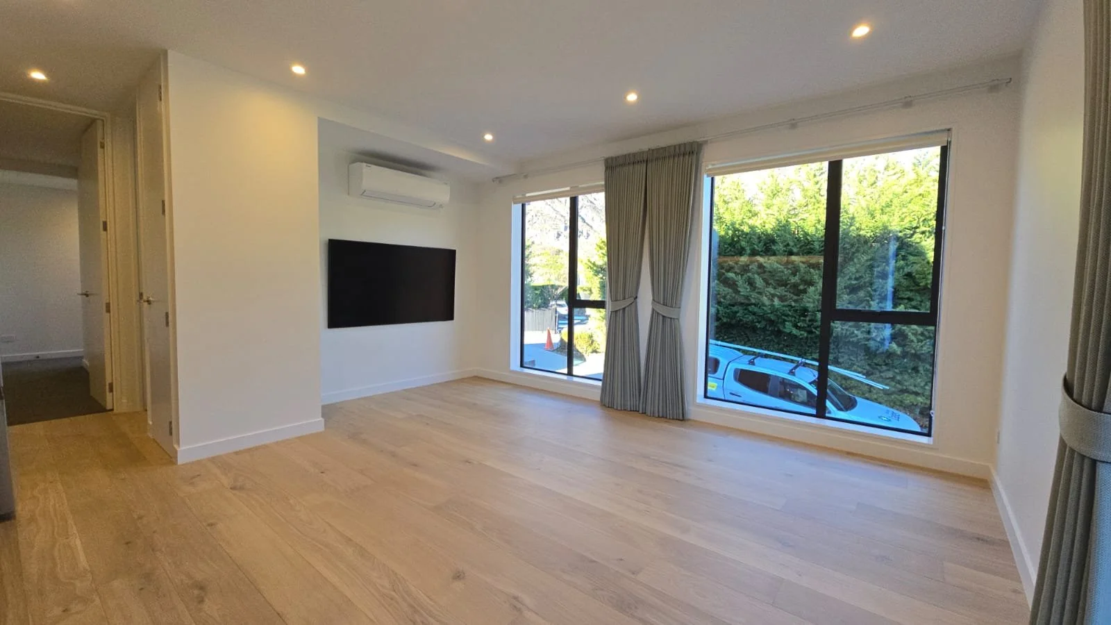 Living room 1`.jpeg