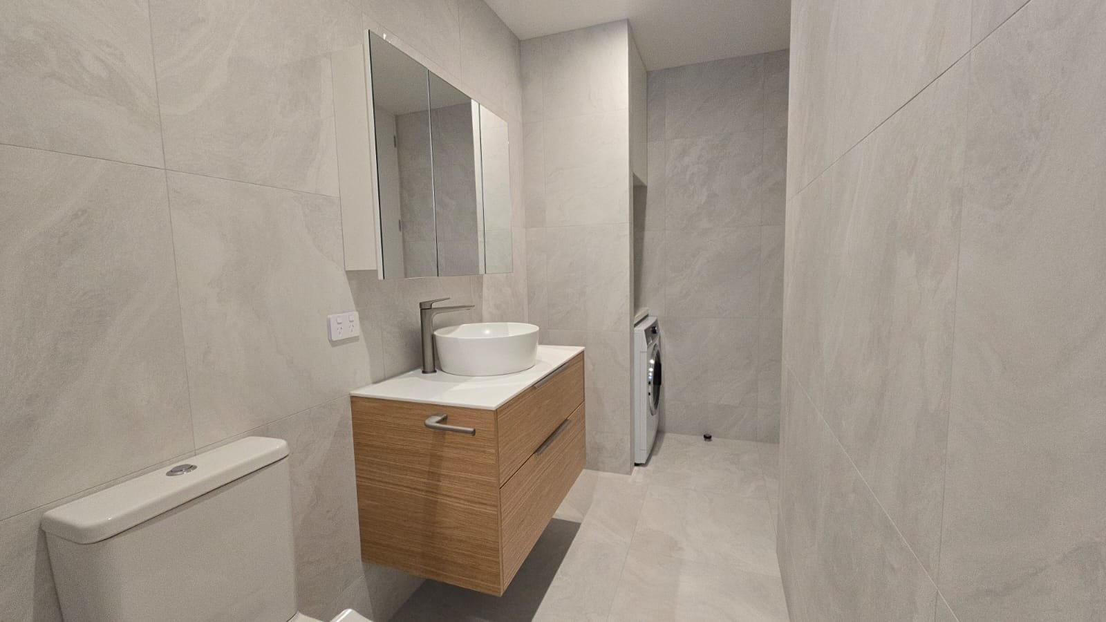 Bathroom 1 .jpeg