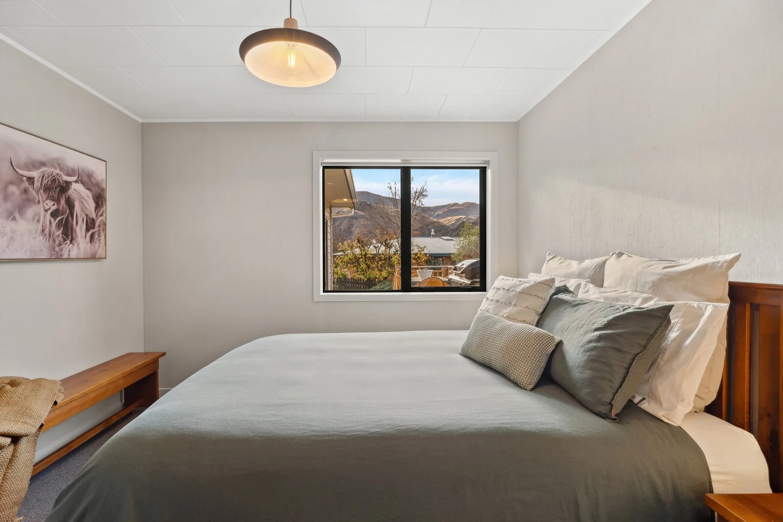 Copy of 043_Open2view_ID593720-32_Hood_Cresent.jpg