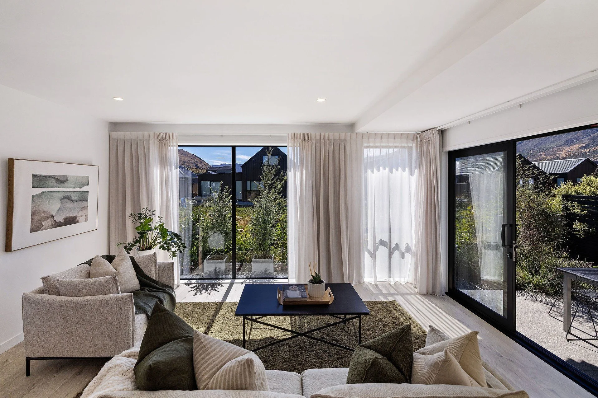 18ChapmanWay,JacksPoint_IMAGEWORKS-16 crop.jpg