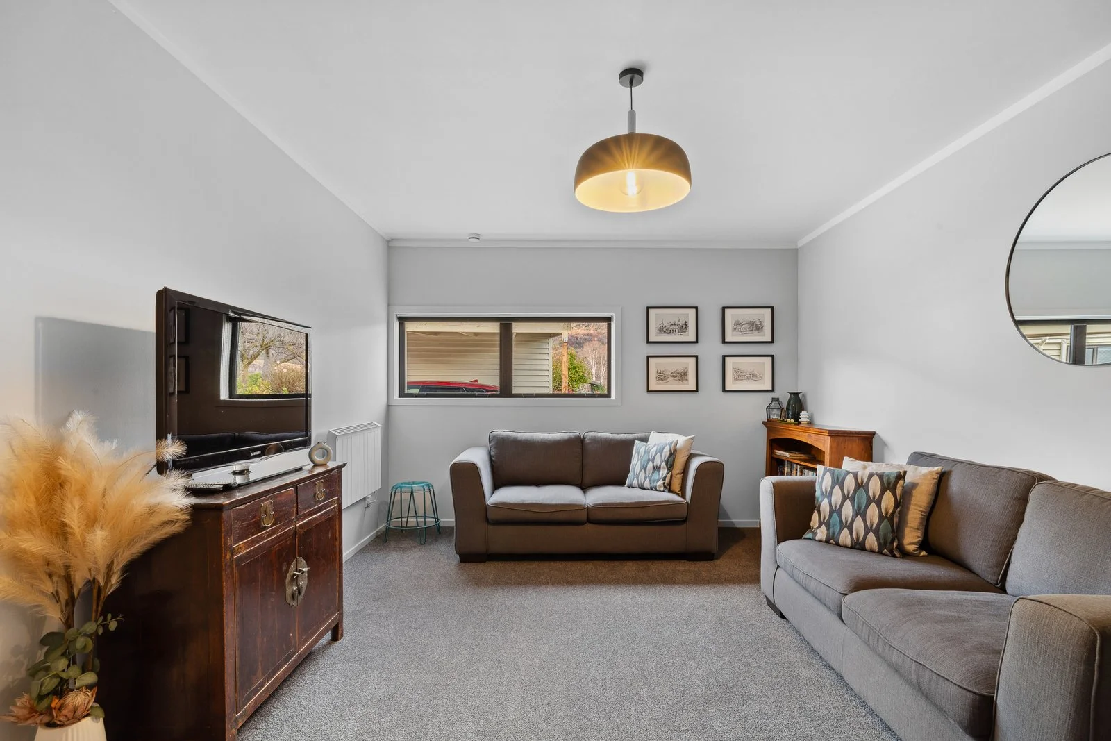 Copy of 044_Open2view_ID593720-32_Hood_Cresent.jpg