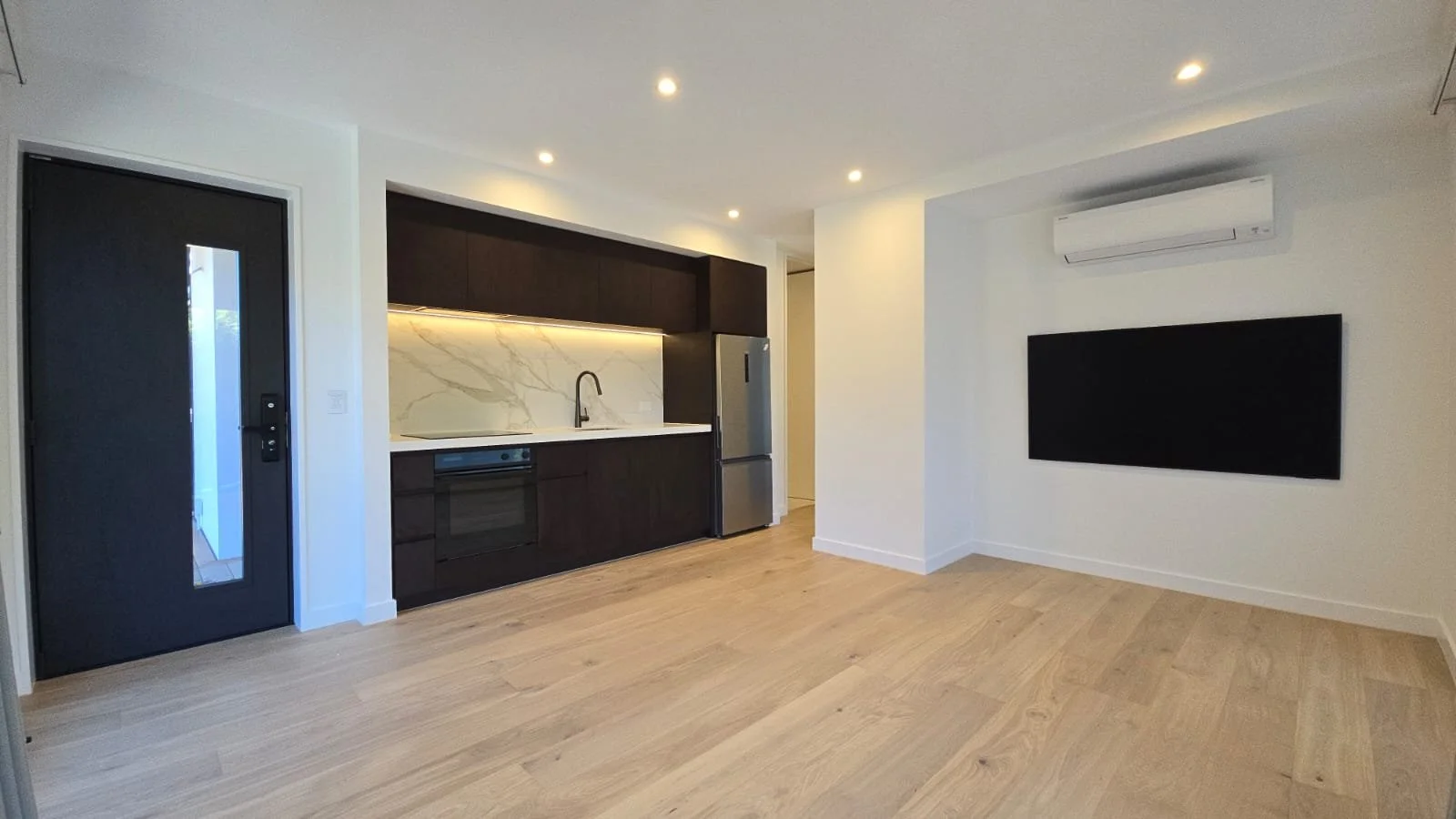 Living room 3.jpeg
