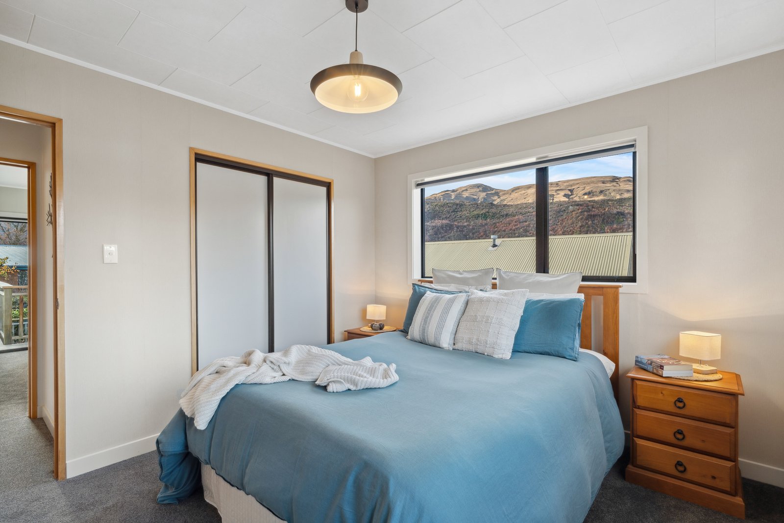 Copy of 041_Open2view_ID593720-32_Hood_Cresent.jpg