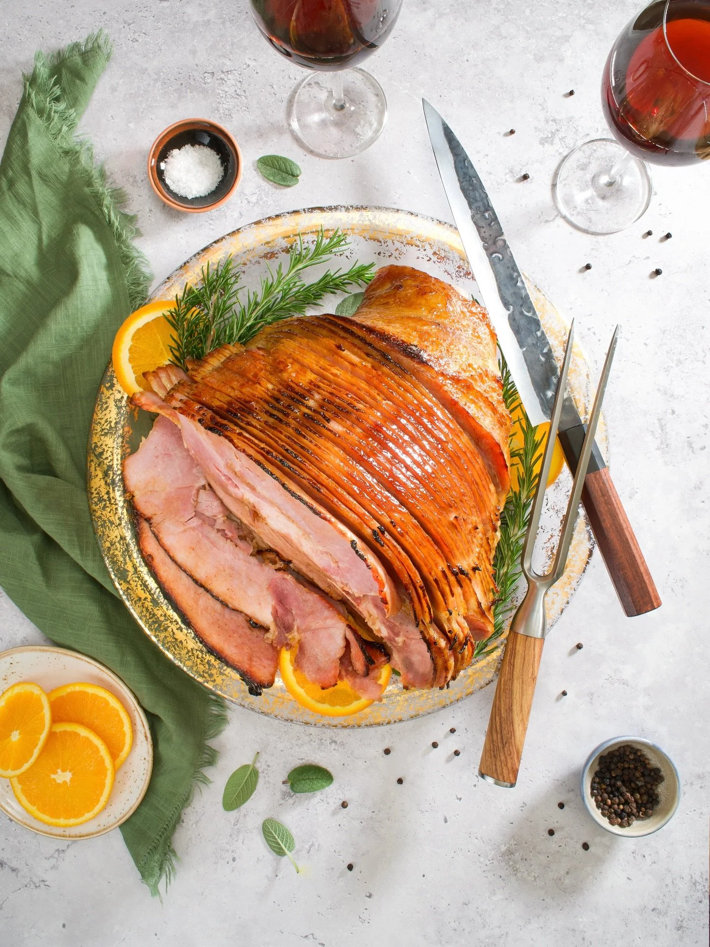 Finally had a chance to shoot some holiday photos for @forgetotable. I had a full day of cooking, shooting, and running back and forth between my place and &hellip;..the neighbors&rsquo;? Yep!

I like to think I&rsquo;ve built up a solid collection o