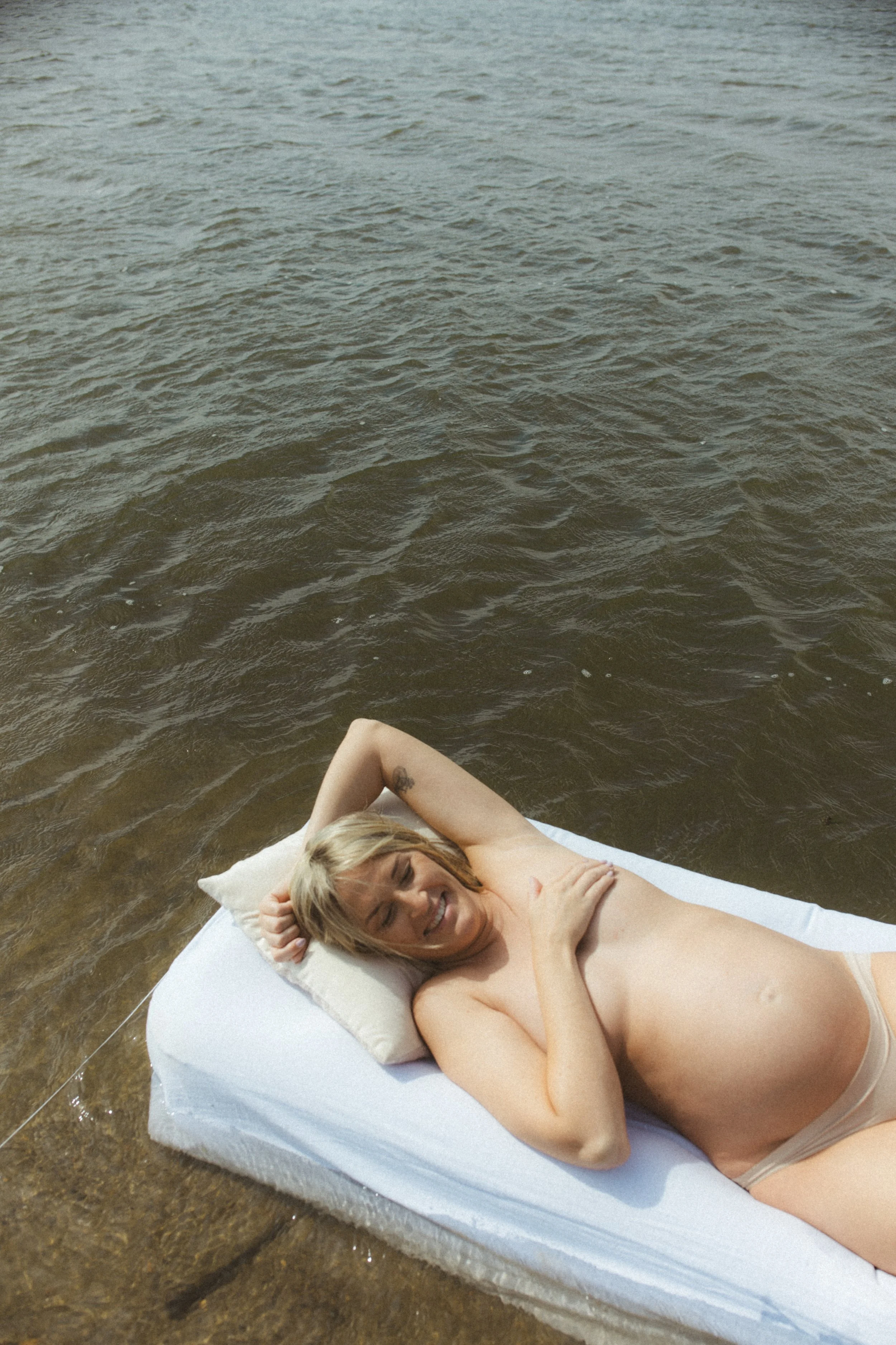 zwangerschap boudoir pregnancy photoshoot fotoshoot opglabbeek cindy vanderlinden