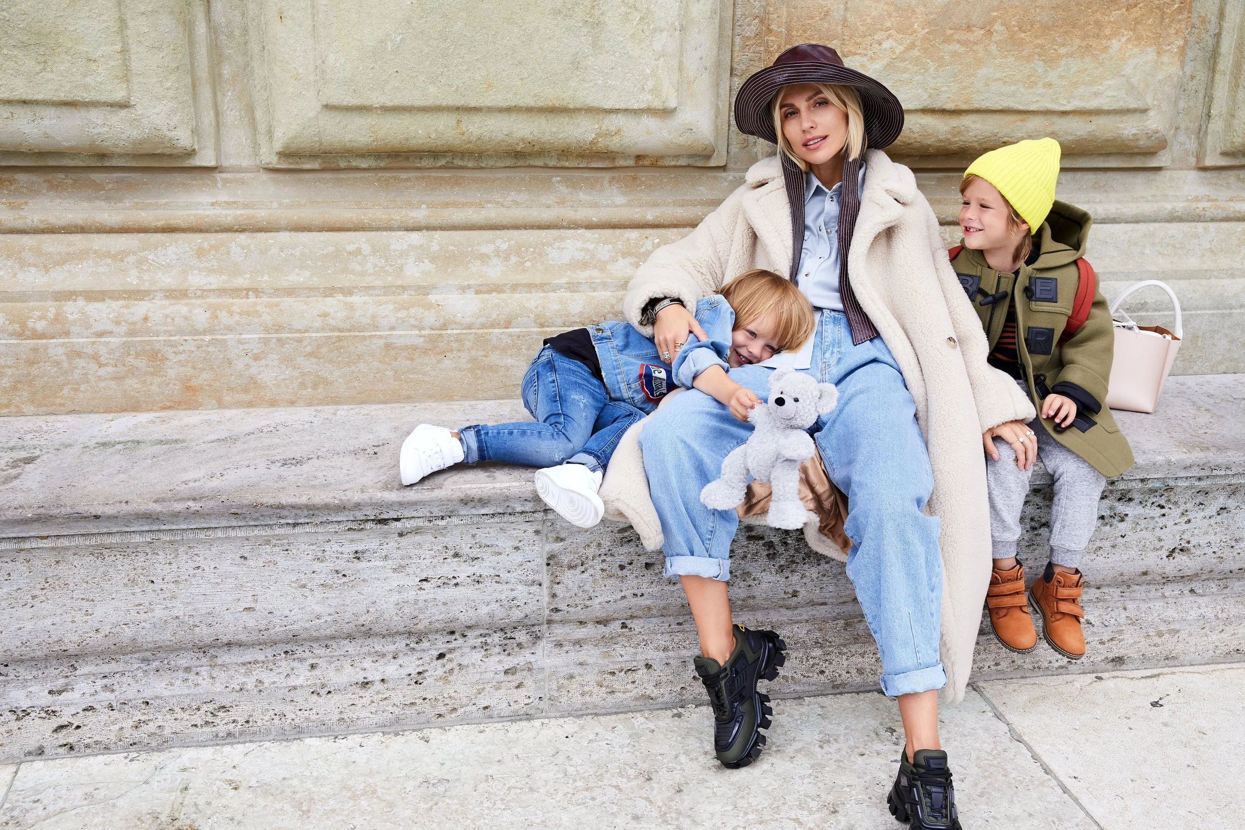 Influencer Viky Rader and her kids