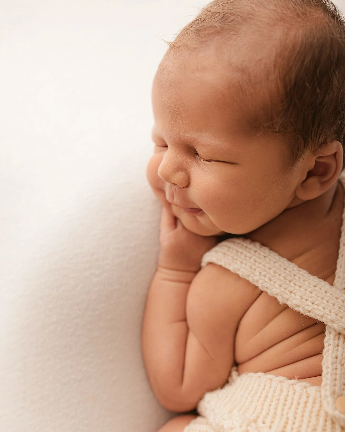 Tiny toes, soft wrinkles, back rolls, and peaceful dreams&mdash;capturing the quiet beauty of new beginnings, preserved as timeless memories. 🤍