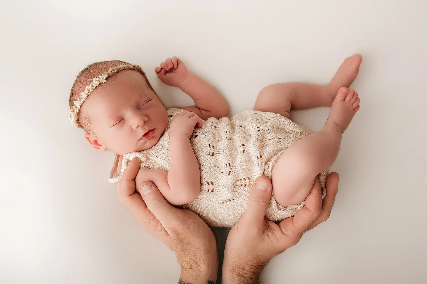 Matilda 🤍 

Tiny enough to fit in dads hands 🤍