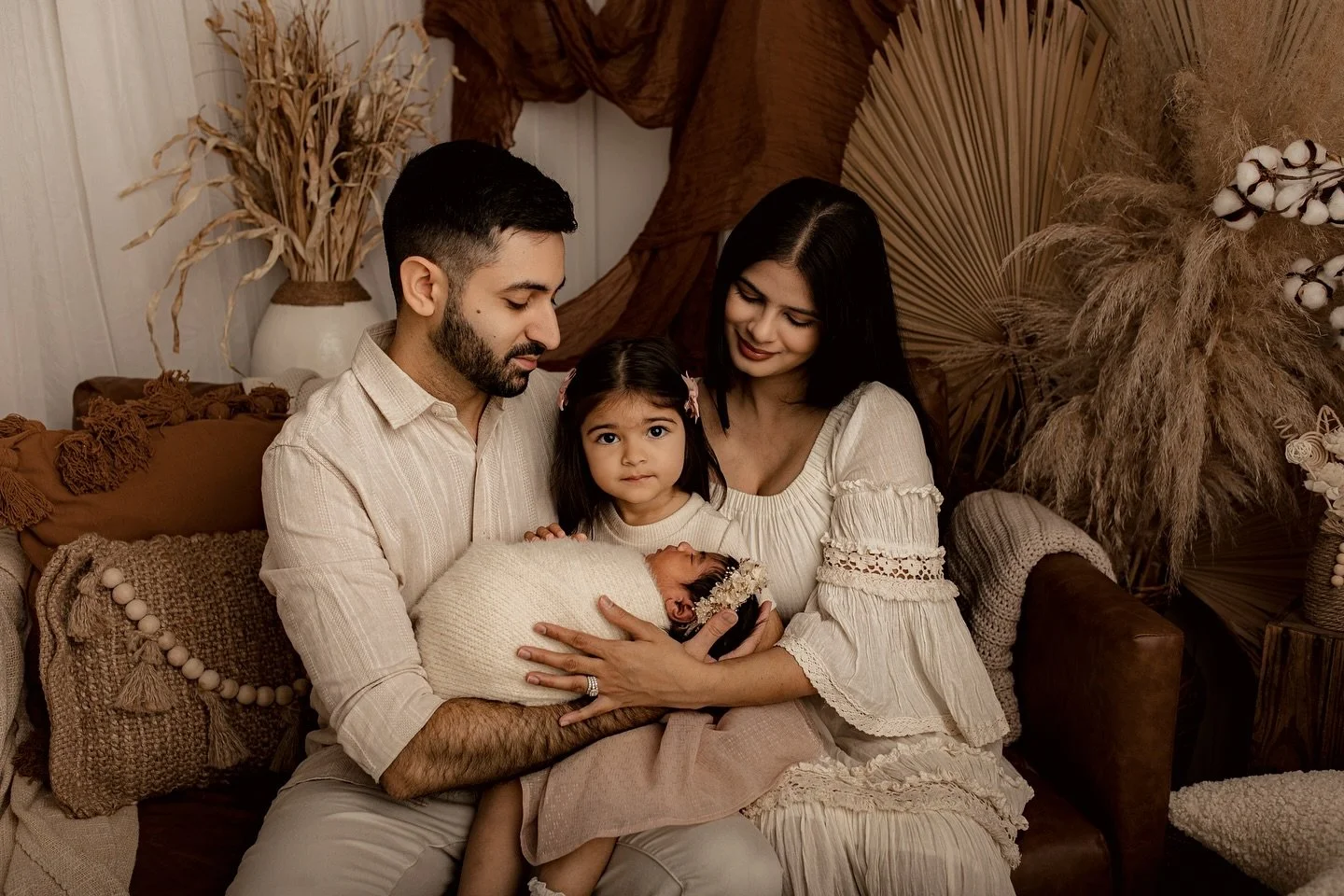 ✨ Because every chapter deserves to be remembered. ✨
A new rhythm, a new heartbeat — four souls woven together in the softest kind of chaos and love. From the quiet stillness of newborn snuggles to the gentle way big siblings reach out with cu