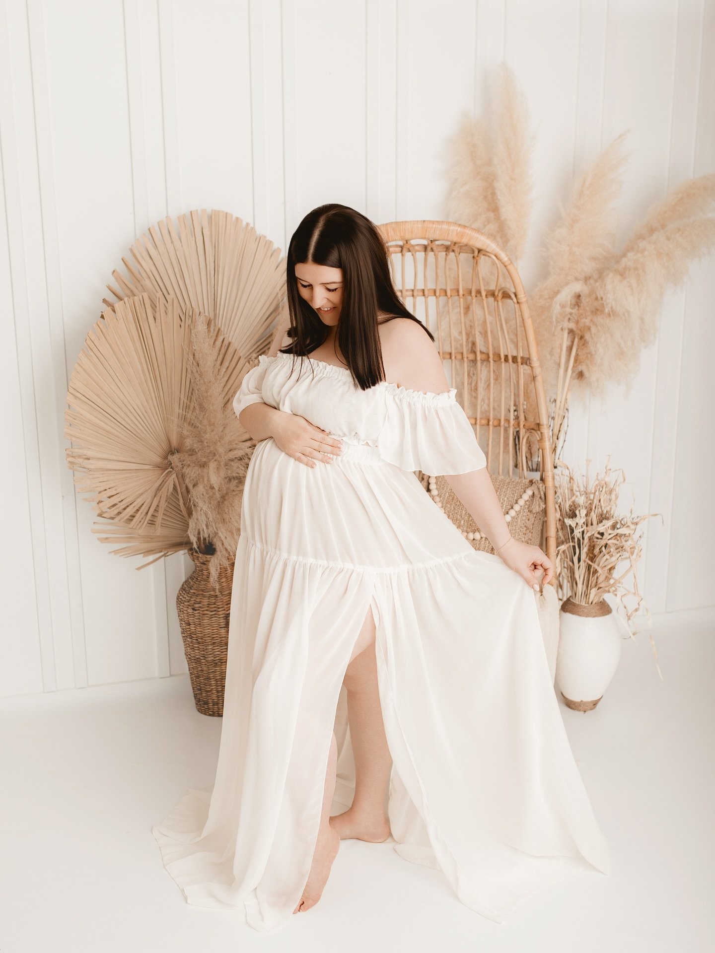 A beautiful mumma in bloom ✨

Studio Maternity sessions are something else, just sweet simplicity 🤍

For more information + bookings, head to www.sageandcophotography.com 

📍Private Raceview Studio, Servicing Ipswich + Surrounds