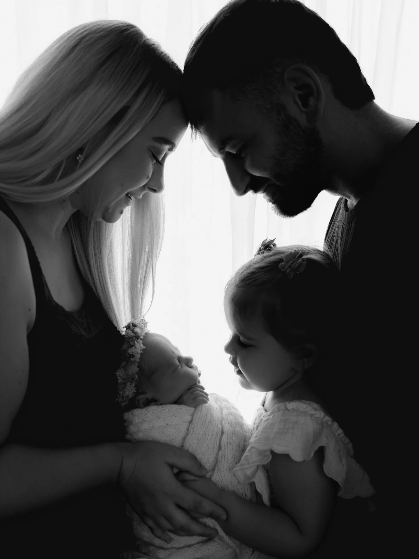 I was so torn between loving this more in black &amp; white or colour 🥹 so here is both! 🤍

#ipswichqld #ipswichnewbornphotographer #newbornbabyphotography #newbornphotographybrisbane