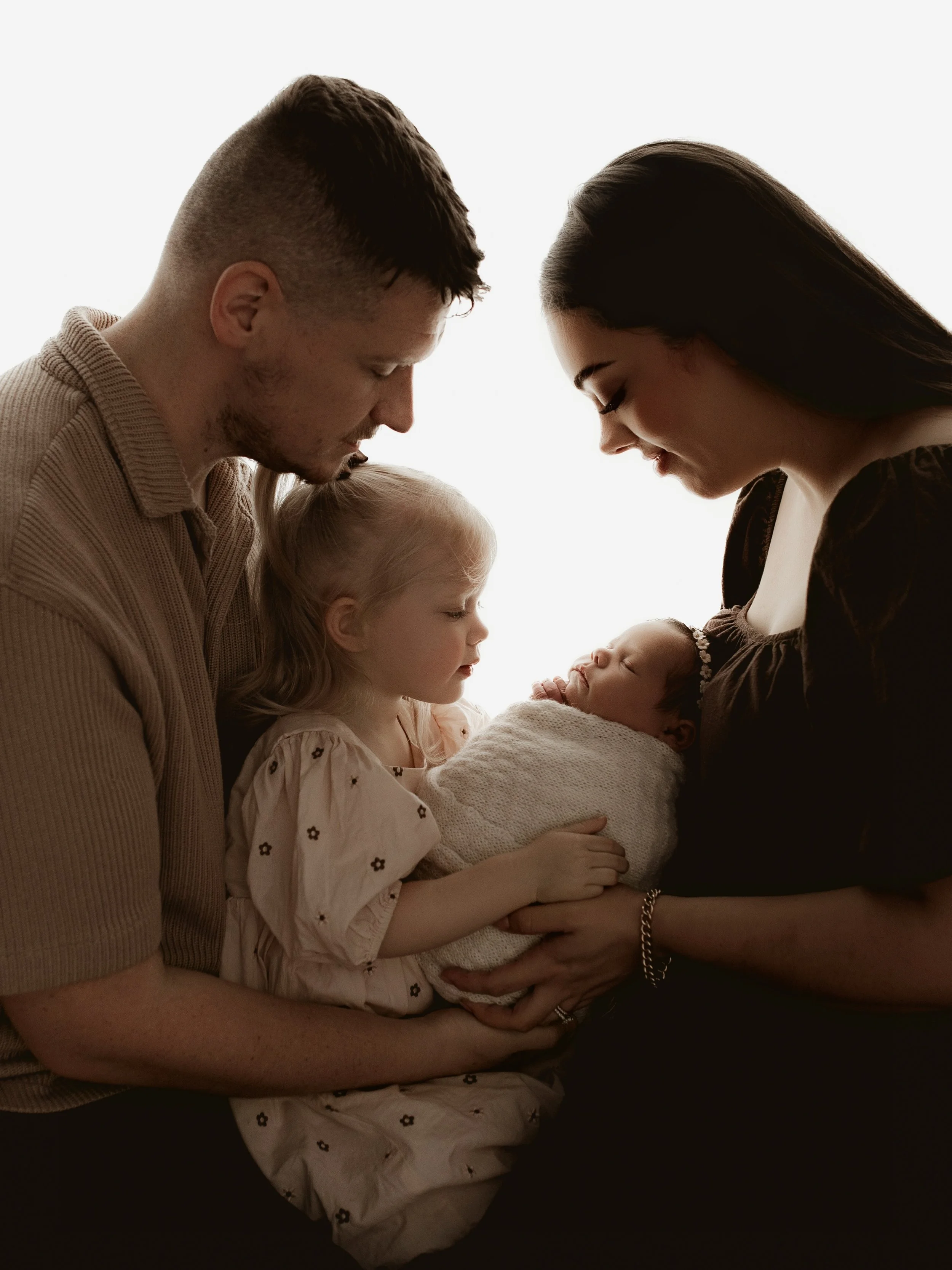 I am obsessed with this whole session, and this little family 🕊️