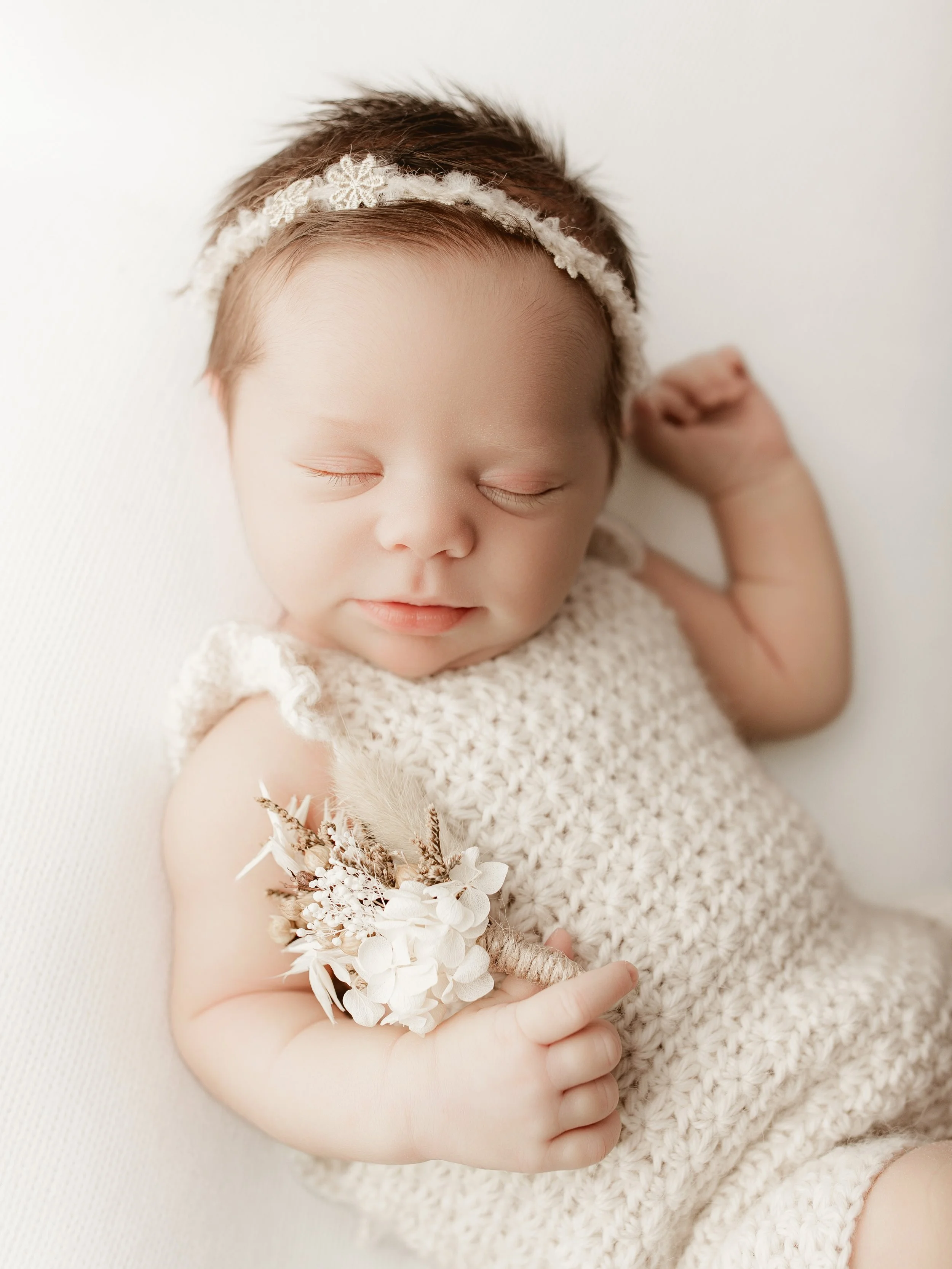 The sweetest little bouquets from @handmadeheadbandsbysarah 🤍

The perfect little addition to any newborn photo and so easy to add in for the sweetest variety in a gallery 💐