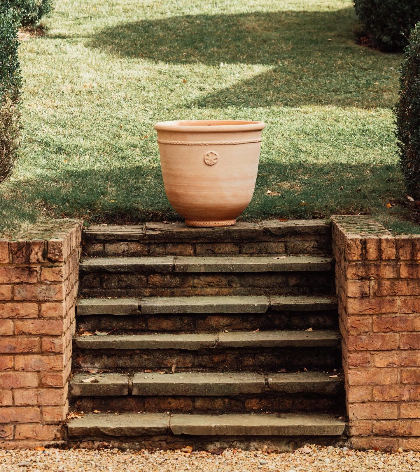 With Spring just moments away, it&rsquo;s the perfect time to start preparing your garden.

Refresh your pots with fresh compost, choose your plants, and get ready for a season of growth 🪴

What are you planting this spring? 🌸

🪴The Coquille
📸 @j