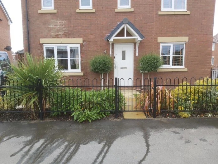 front-boundary-fencing.jpg