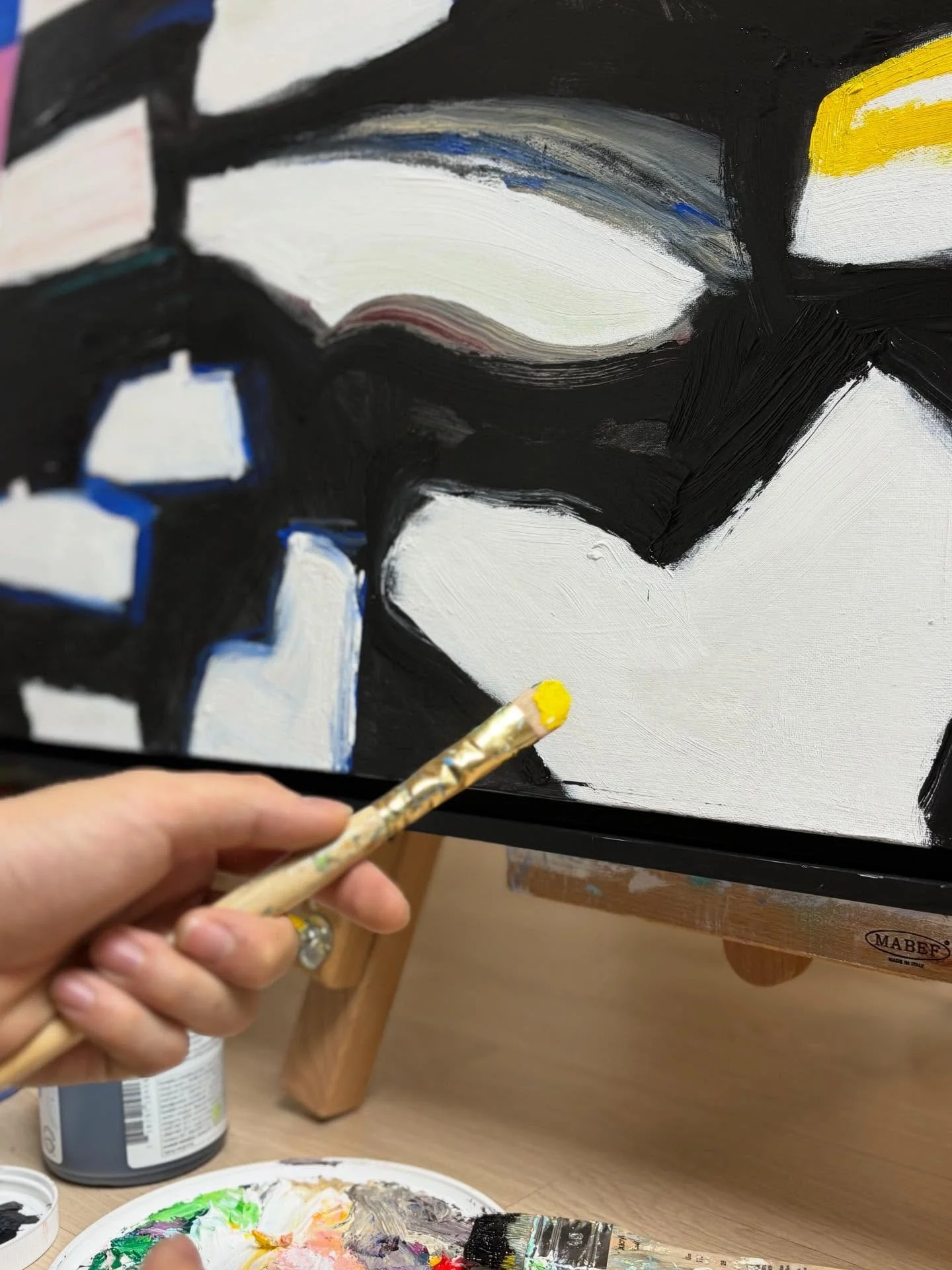 밤바다의 별

내가 사는 곳에는 까만 밤 아무도 몰래 배에 불을 밝히는 사람들이 있다.

Stars of the Night Sea

Where I live, there are people who secretly light their boats on the pitch-black night.

#전이수#전우태#걸어가는늑대들#그림#artist