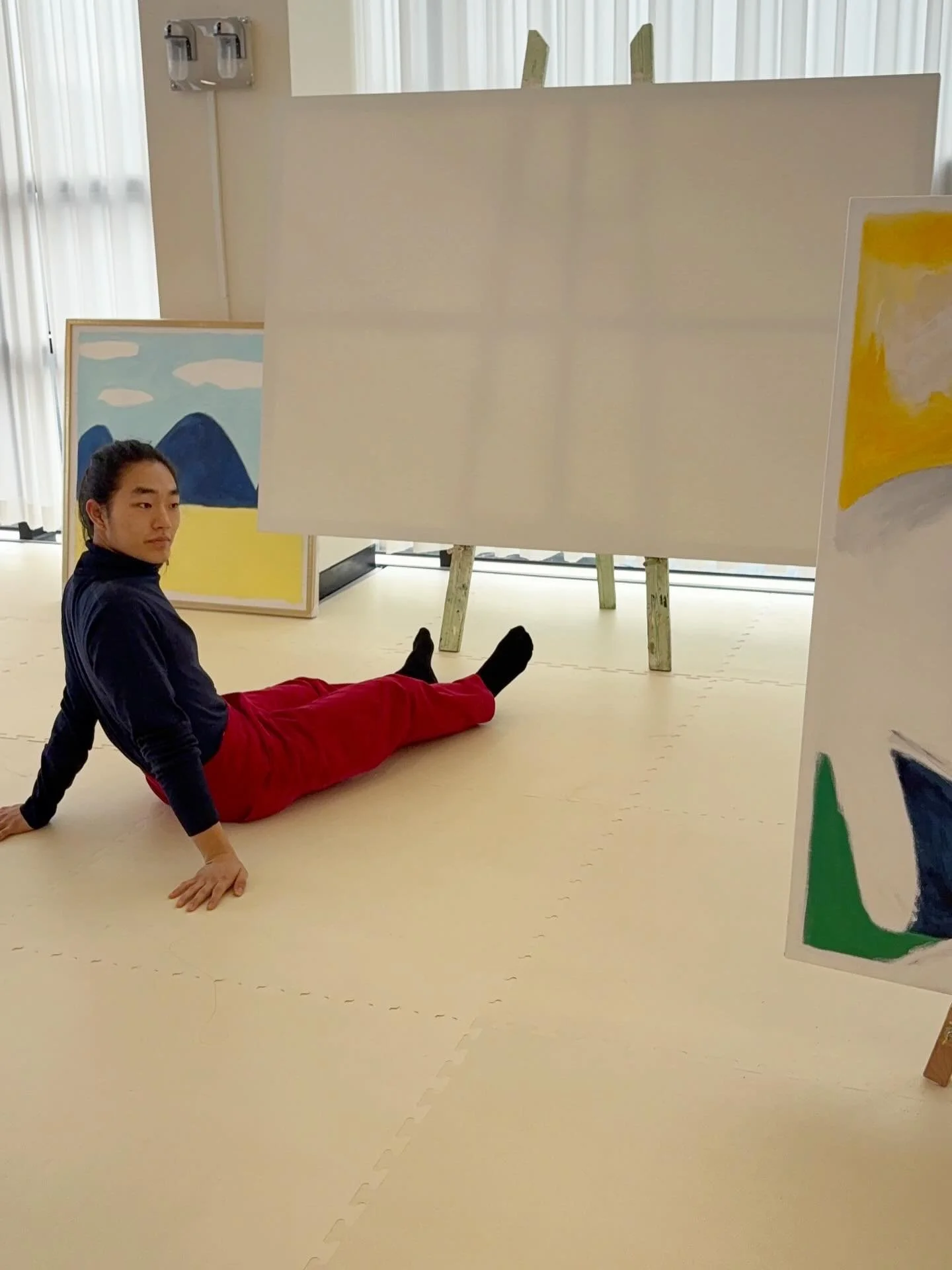 사랑은 단지 감정이 아니다. 서로를 위해 뿌리내리고 버틸 수 있는 용기다.

Love is not just a feeling. It is the courage to take root and hold firm for one another.

#전이수 #love #사랑 #글 #writing