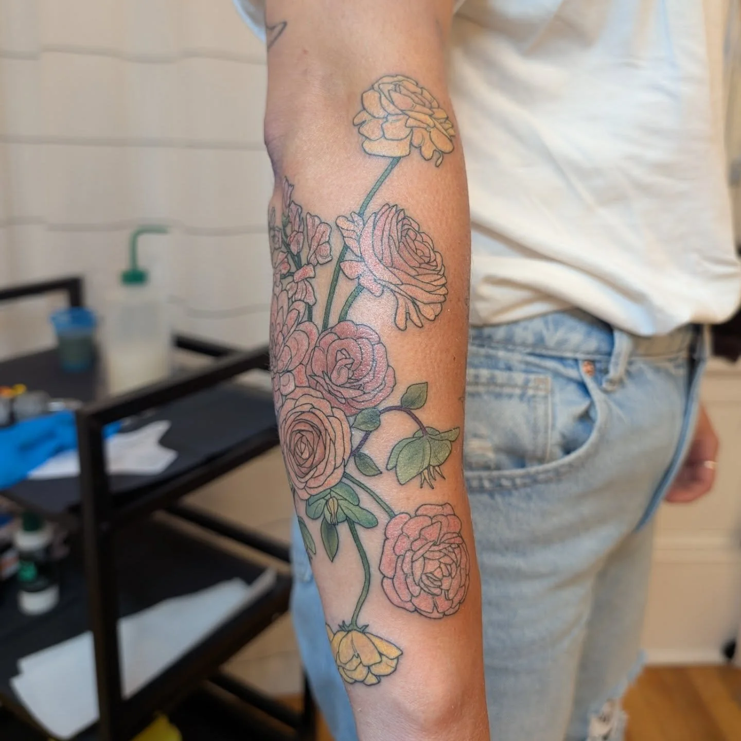 Got to do this design from my spring flash today :)

#ottawatattoo #floraltattoo #flowertattoo