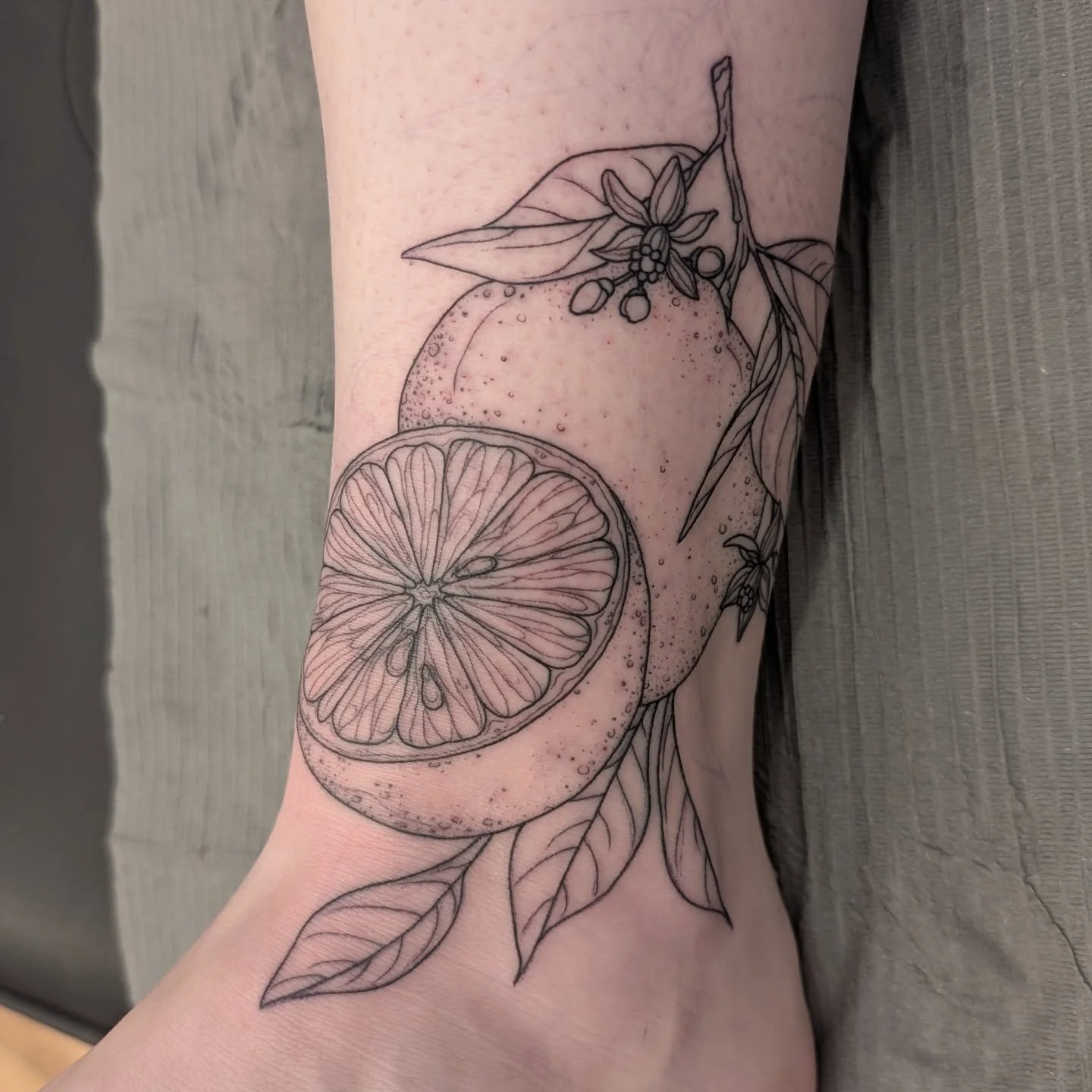 Grapefruit with the leaves having a little trickle down onto the foot :)

#grapefruittattoo #fruittattoo #ottawatattoo