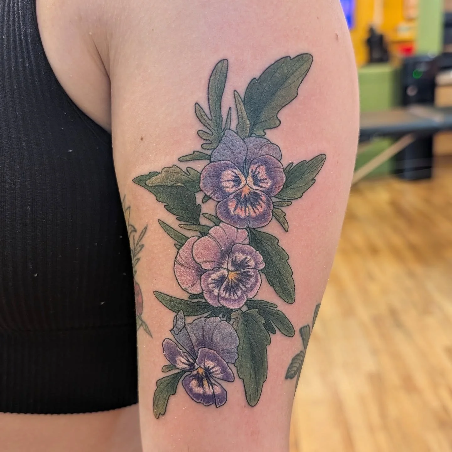Pretty purple pansies 🥰 
#flowertattoo #floraltattoo