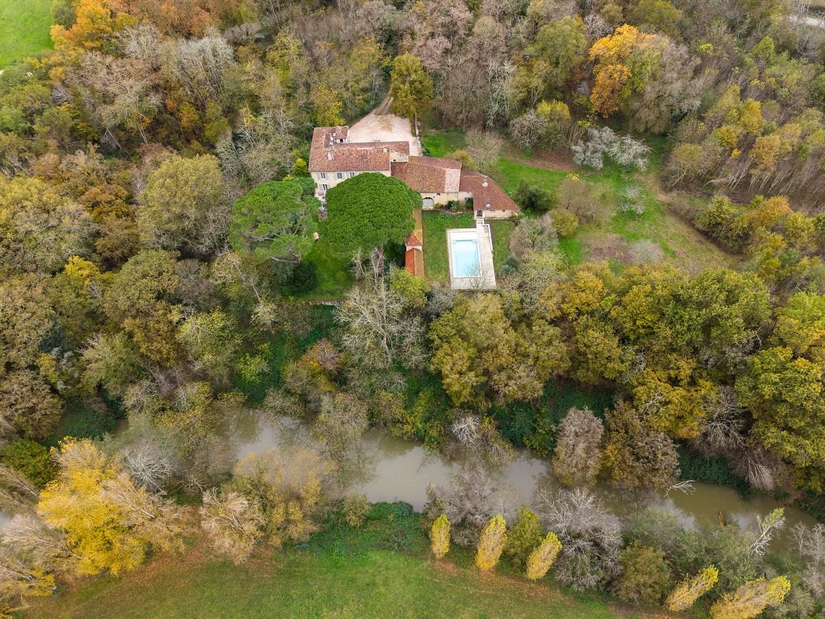 Nestled in the rolling hills, overlooking the Ba&iuml;se River, our guests can enjoy complete privacy and peace at the Chateau&hellip; 

#frenchchateau 
#chateaulife 
#chateaurental 
#chateaustay 
#frenchholiday 
#southoffrance🇫🇷 
#frenchescape