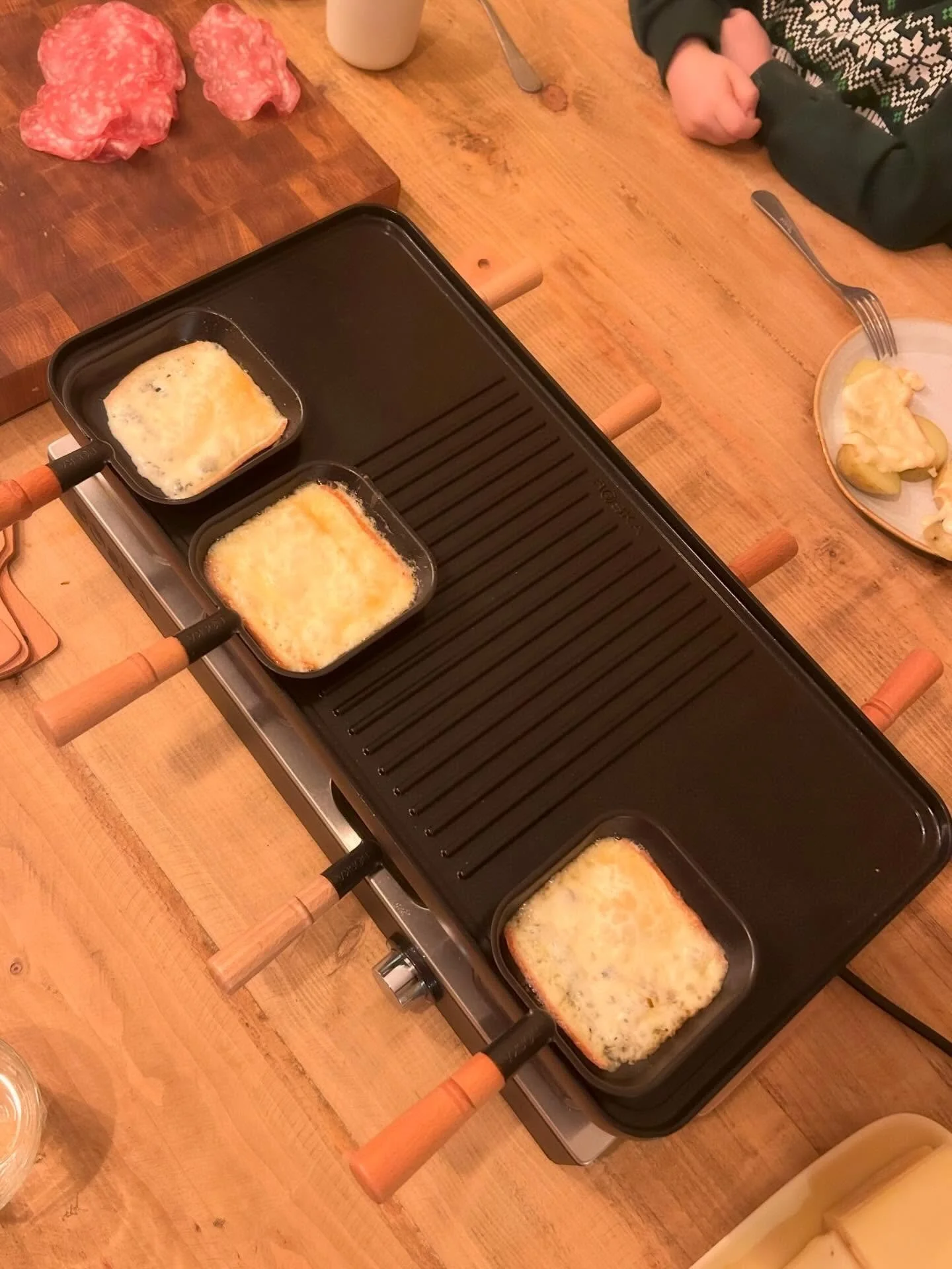 Kids raclette night after a day on the slopes 🎿 We&rsquo;re a couple of hours from Saint Lary and La Mongie in the Pyranees so we made our own apr&egrave;s ski at the chateau 🧀 🫕 😋 

#chateaulife #gers #frenchski #winterholidays #cheeselover