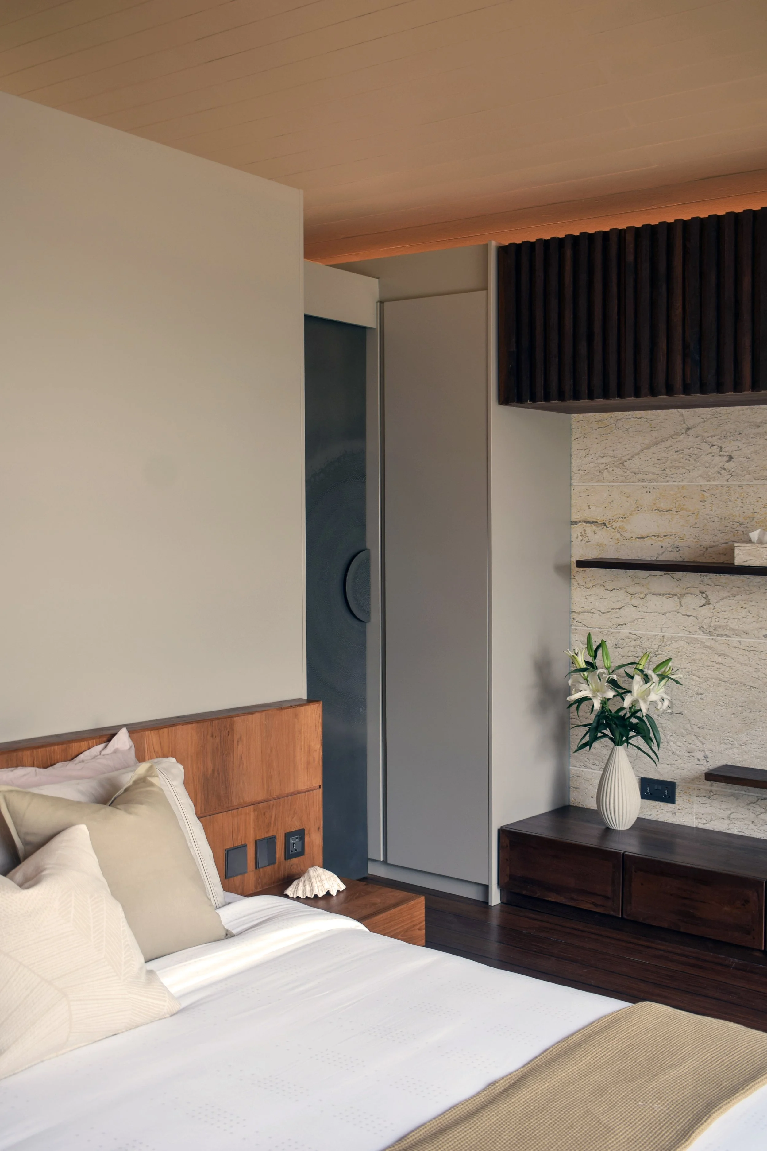 Master Bed Detail 10.jpg