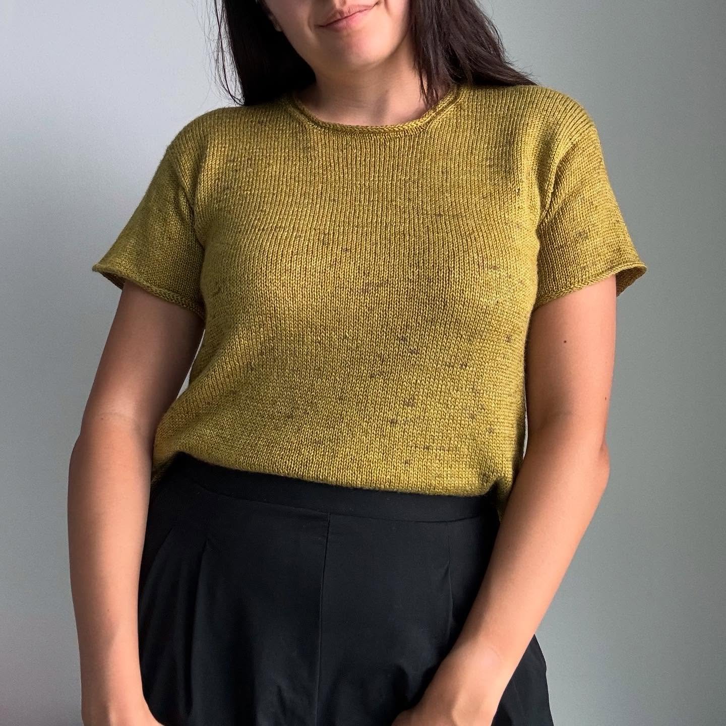 I finished my holiday wip, the #airtee by @ozetta 🥰 I knitted it on 3mm needles, so it took a while, but I had a lot of fun. I want to make more knitted tees in a similar gauge!

Yarn: @mominokiyarn ramie silk in the color rikyu

#knitting #knitting