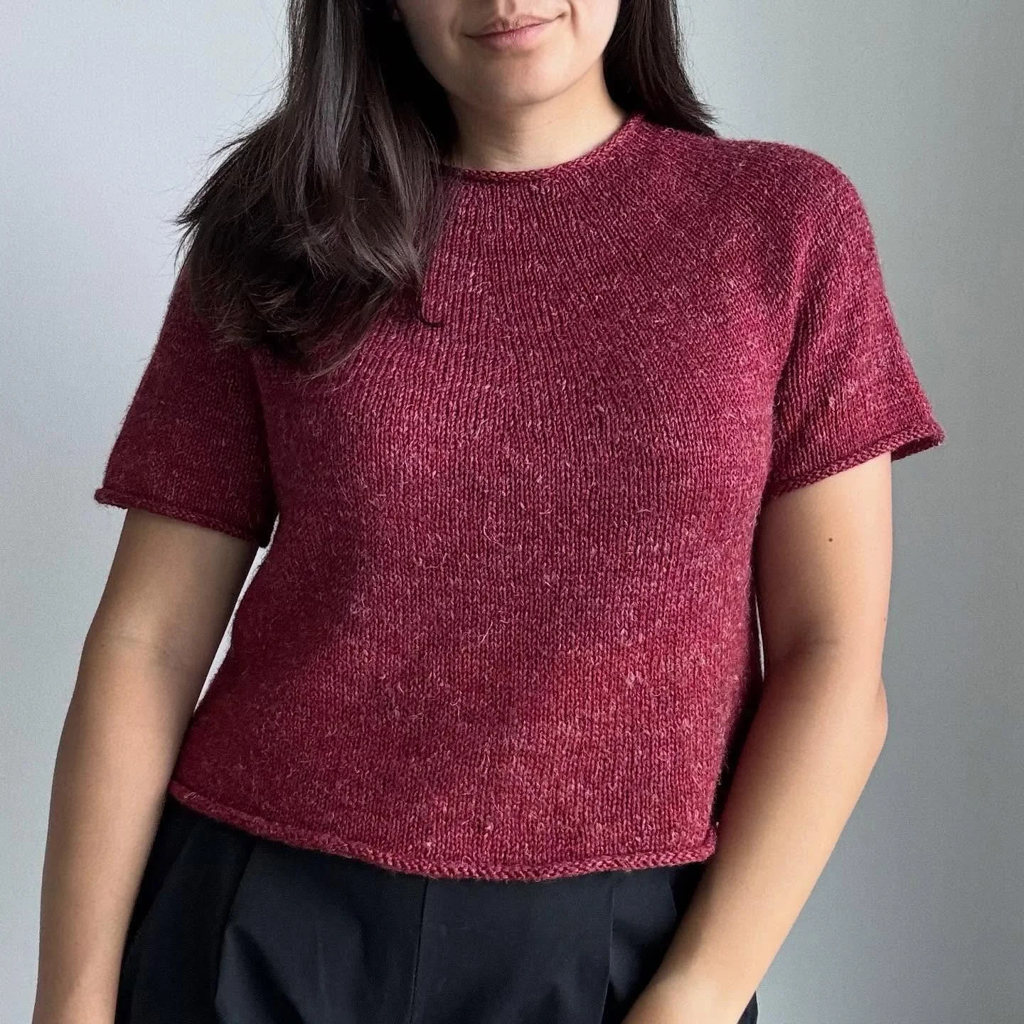 The plain yoke tee by @leneholmesamsoe was a quick and satisfying knit on 4mm needles ☺️

Yarn: @bleatersandco Lima

#knitting #knittinglove #wool #knittinginspiration #knittingpattern #knitting_inspiration #knittingaddict #knittersofamsterdam #plain