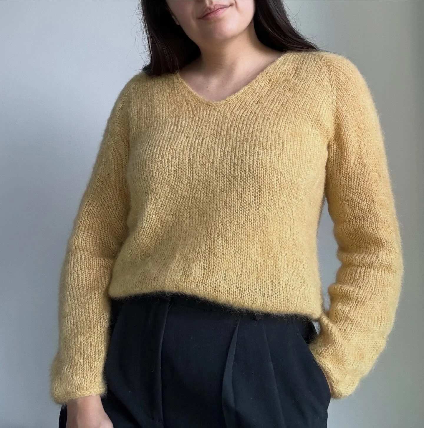My second cumulus blouse by @petiteknit 🙌🏼 A great basic to have in the wardrobe 🥰

Yarn: @isageryarn soft silk mohair, color 59

#knitting #knittinglove #knittinginspiration #knittingpattern #knitting_inspiration #knittingaddict #knittersofamster